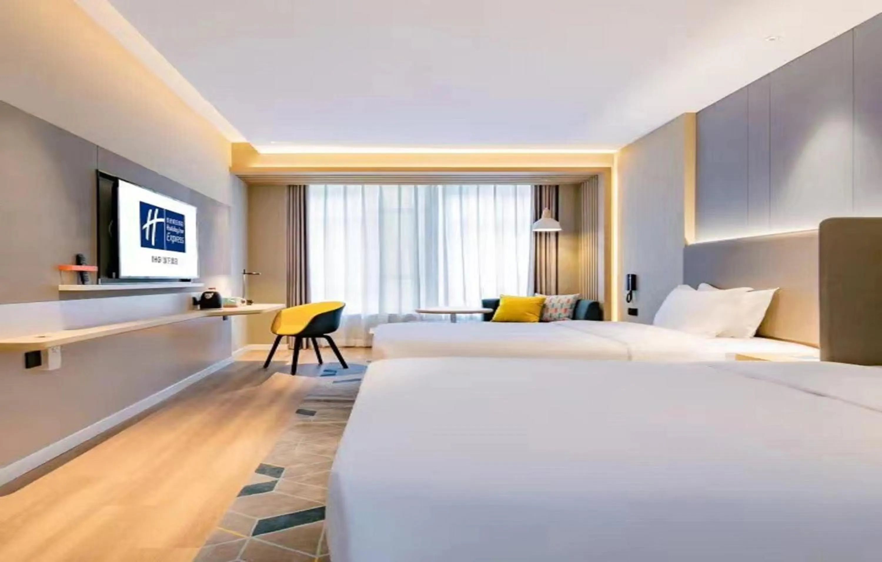 Photo of the whole room, Bed in Holiday Inn Express - Wuhan Optical Valley by IHG