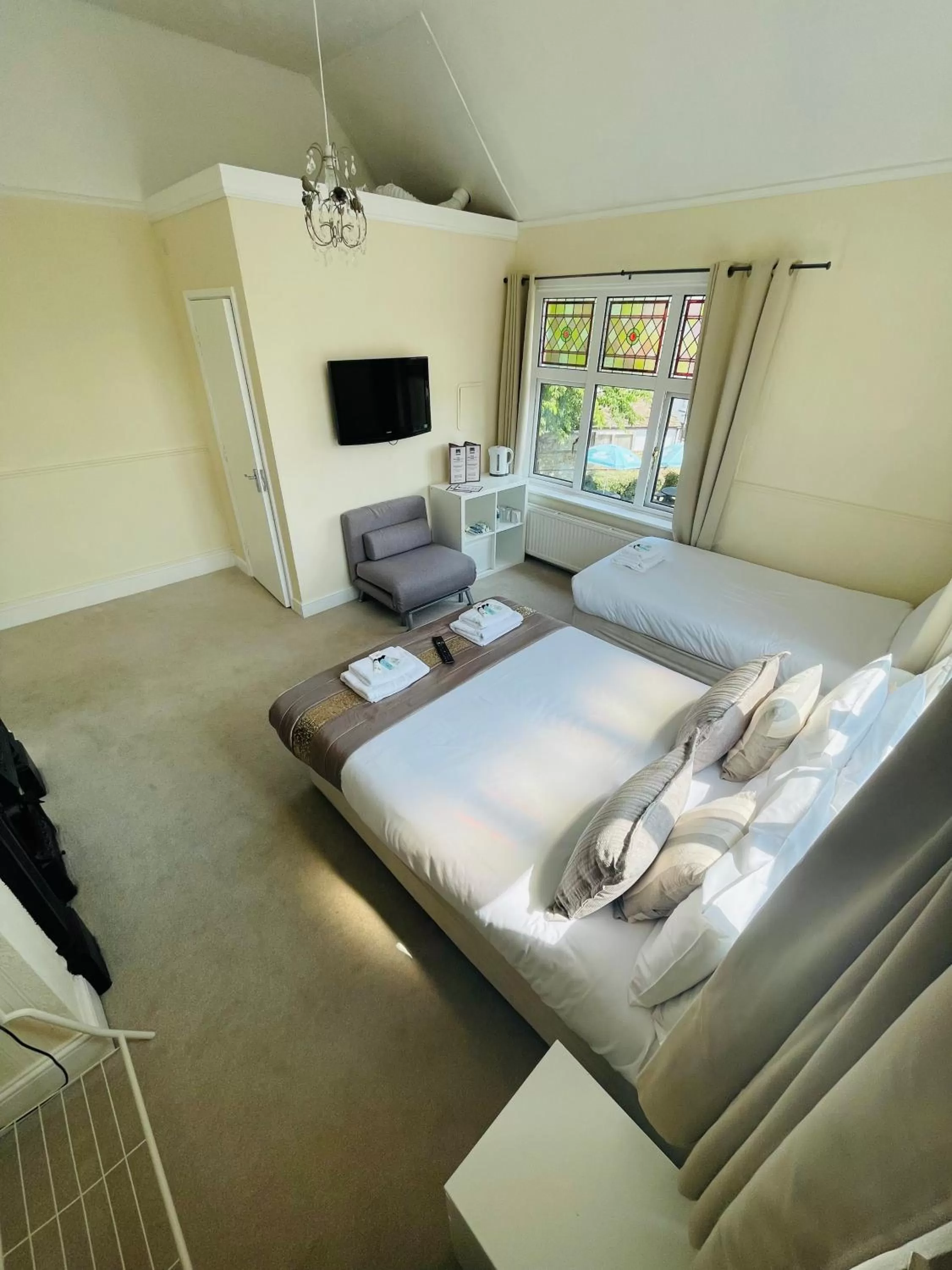 Bed in The Six Bells