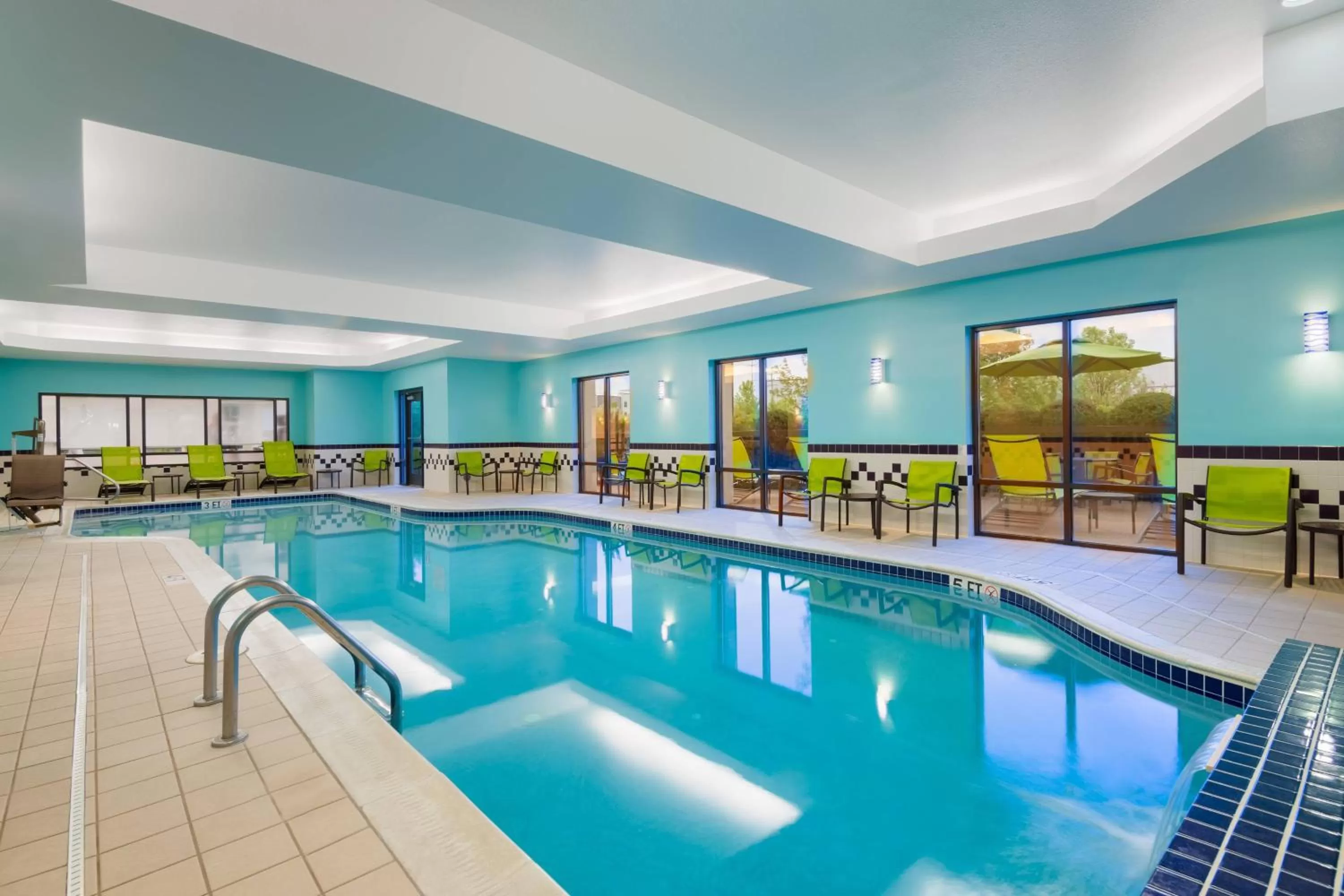 Swimming pool in SpringHill Suites by Marriott Cleveland Solon