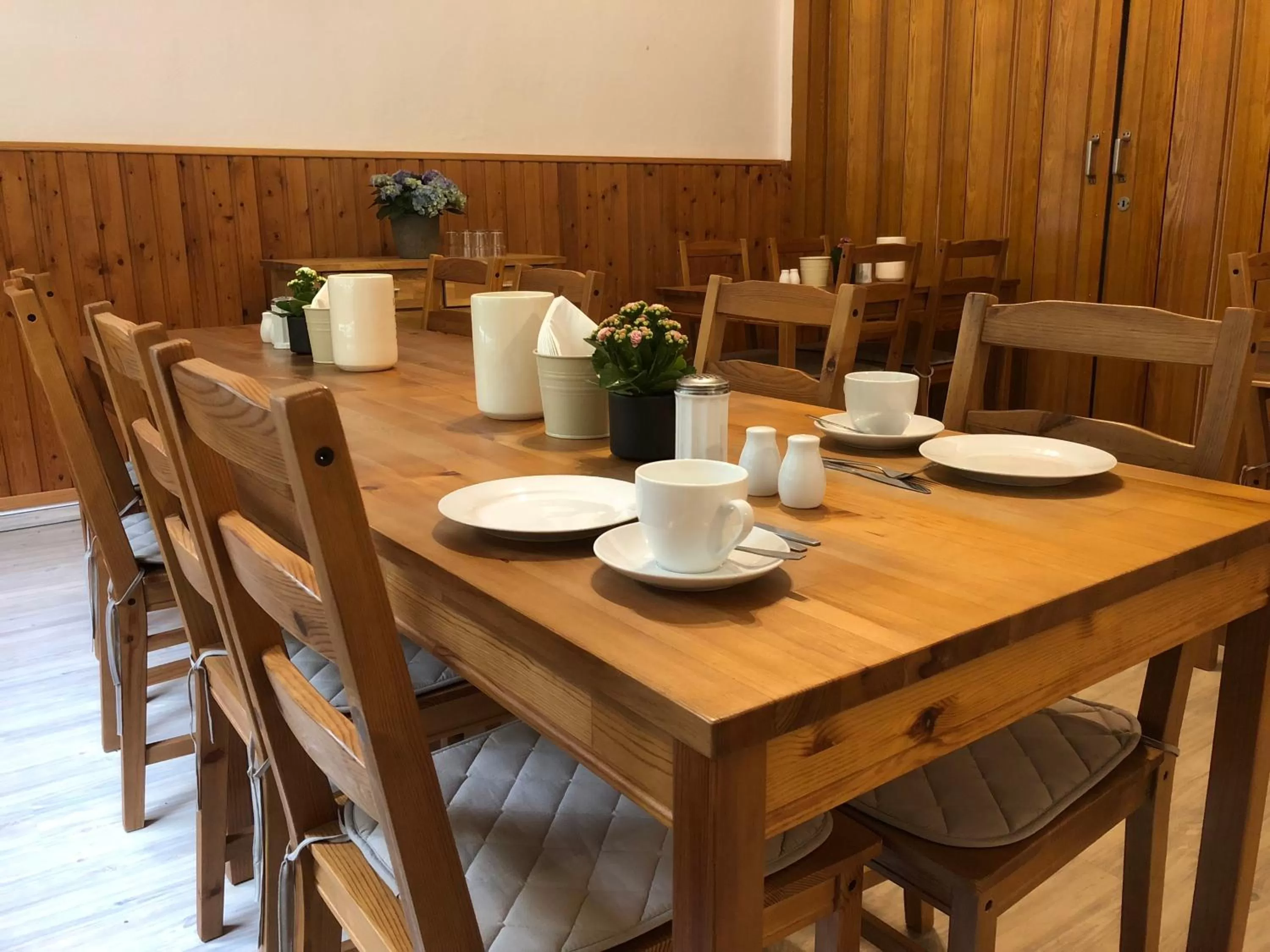 Restaurant/places to eat in Riverside Inn