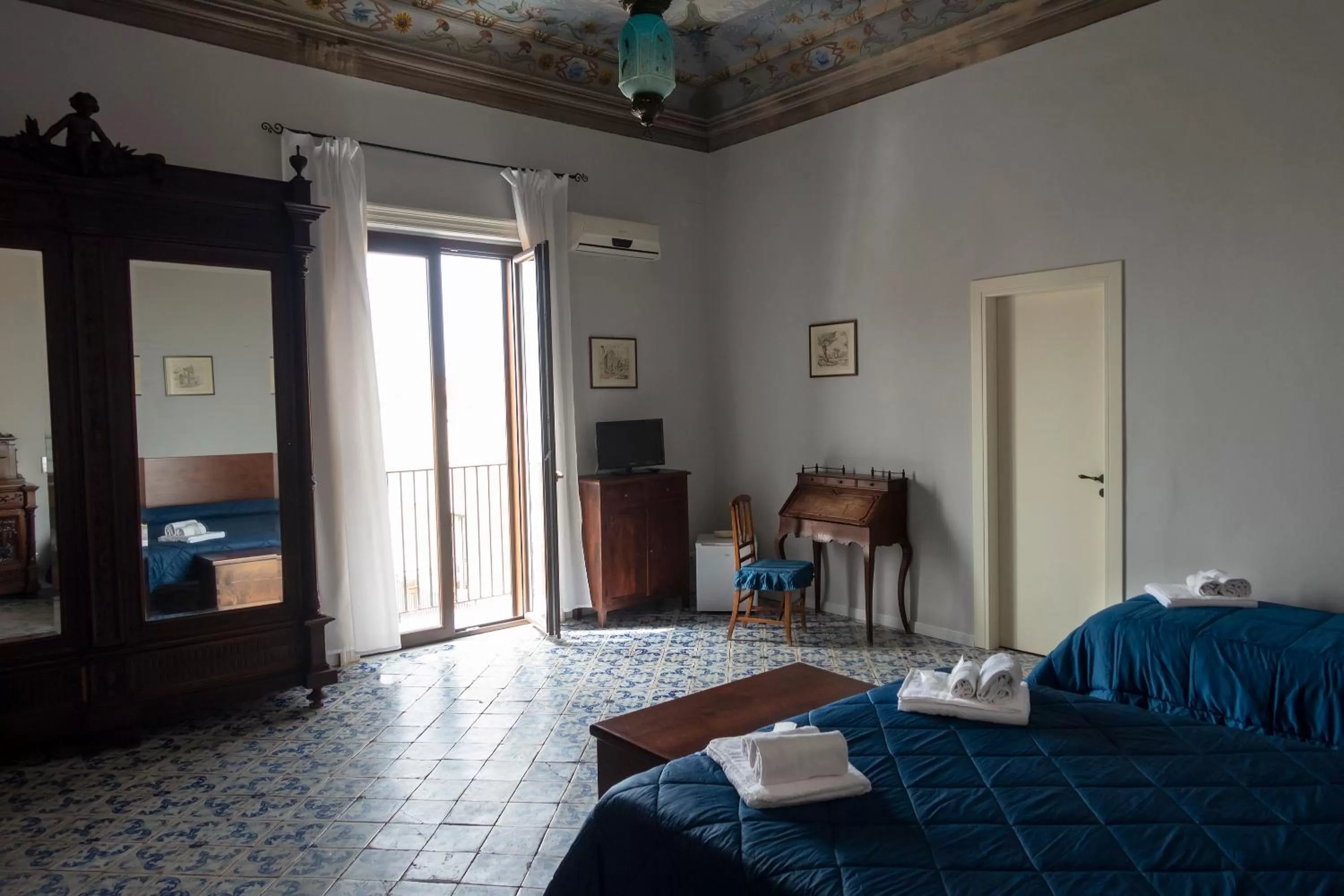 Photo of the whole room, Bed in Alloggio della Posta Vecchia