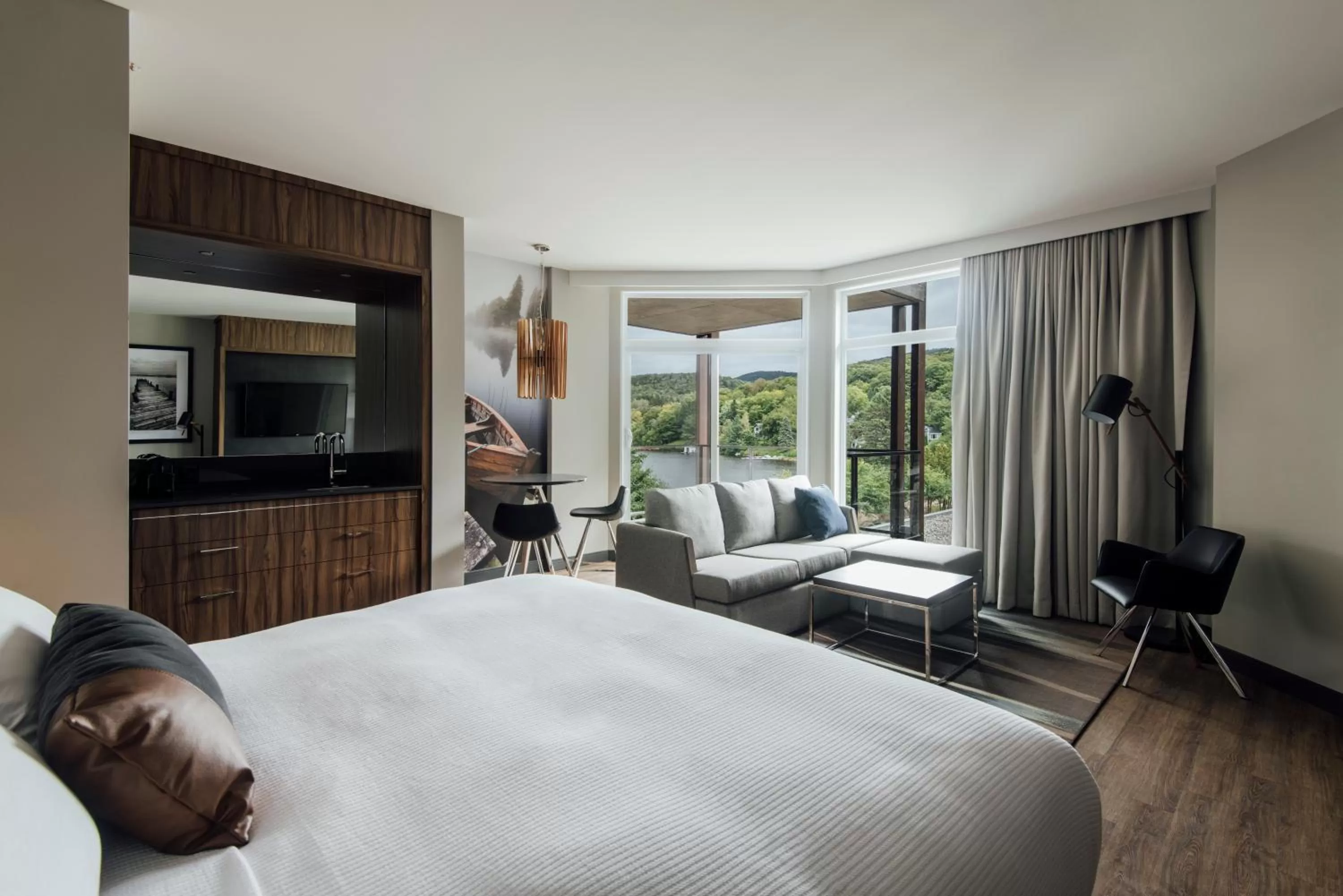 Seating area, Bed in Entourage sur-le-Lac