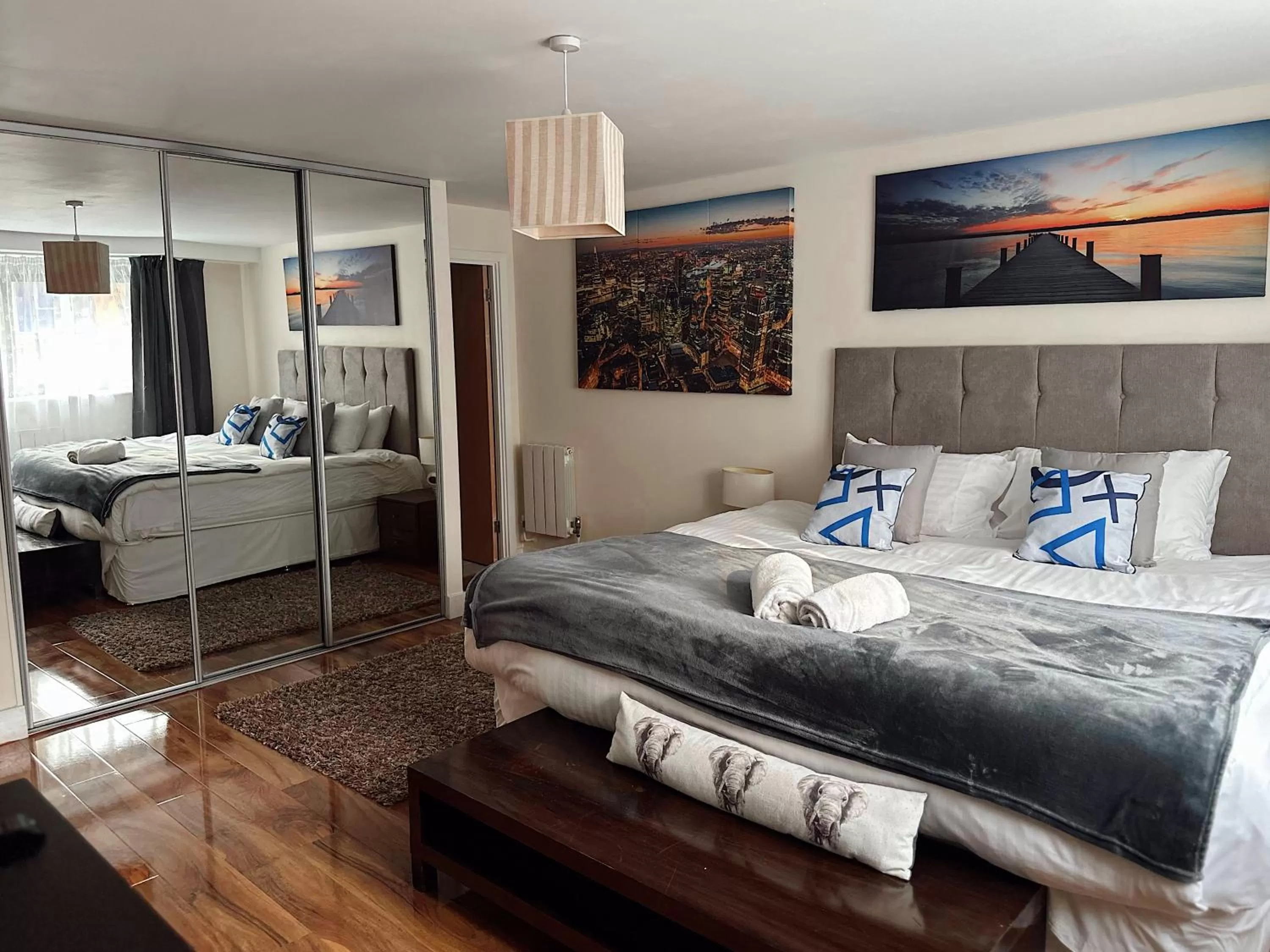 Bedroom, Bed in Canary Wharf - Luxury Apartments