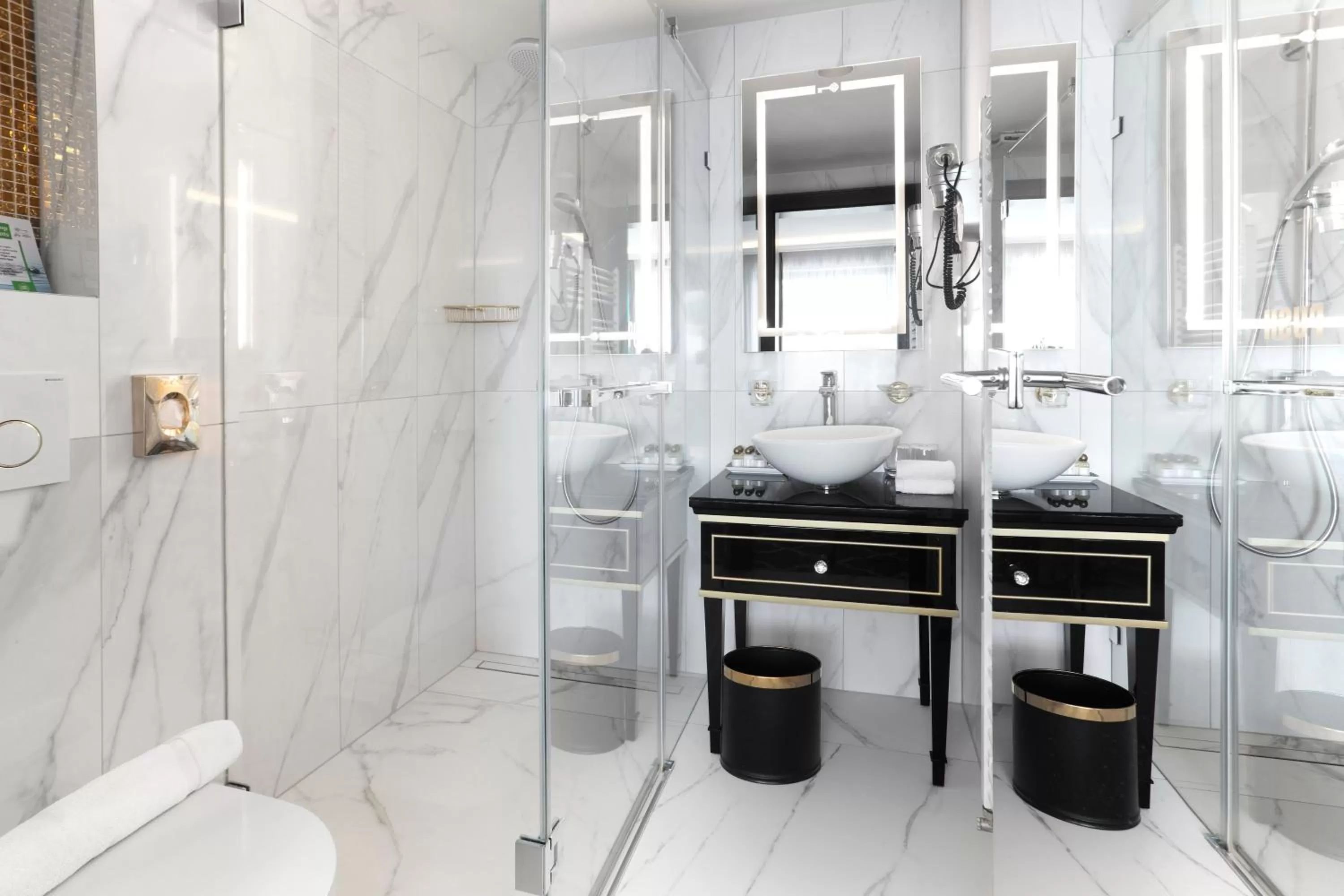 Shower in Hotel Golden Key, 4 Stars Superior