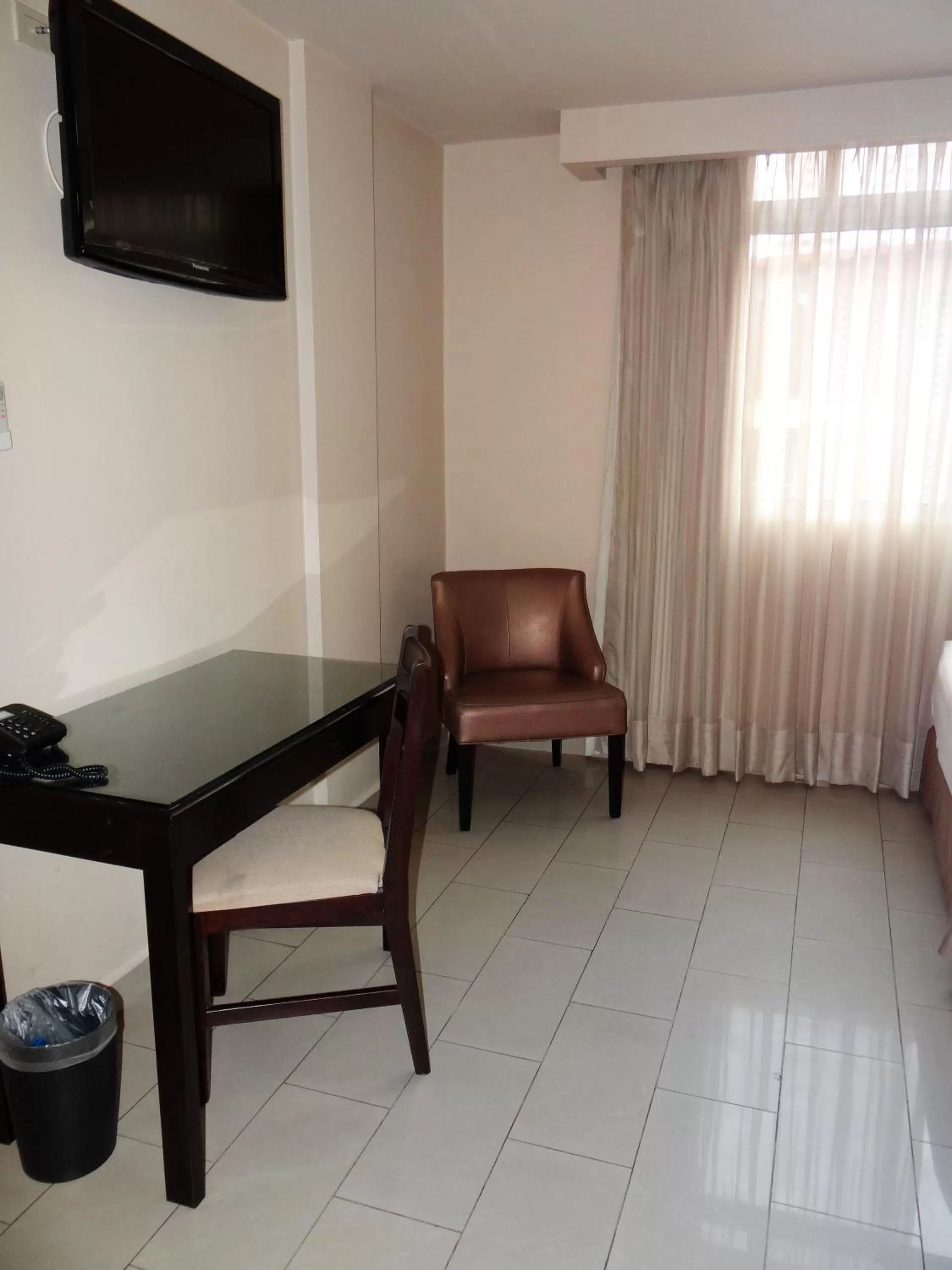 Seating area in Metro Hotel Panama