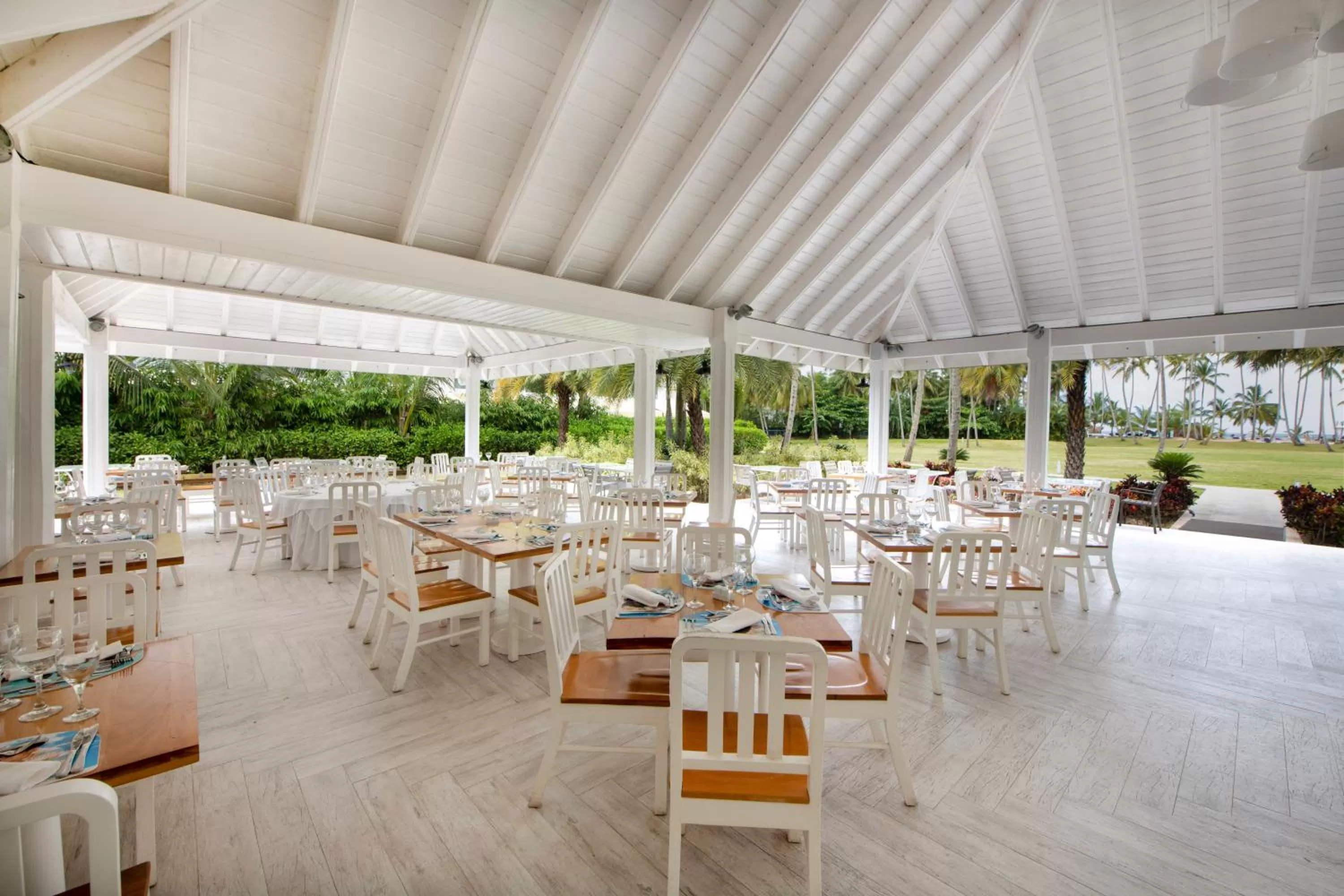Restaurant/places to eat in Viva V Samana by Wyndham, A Trademark Adults All Inclusive