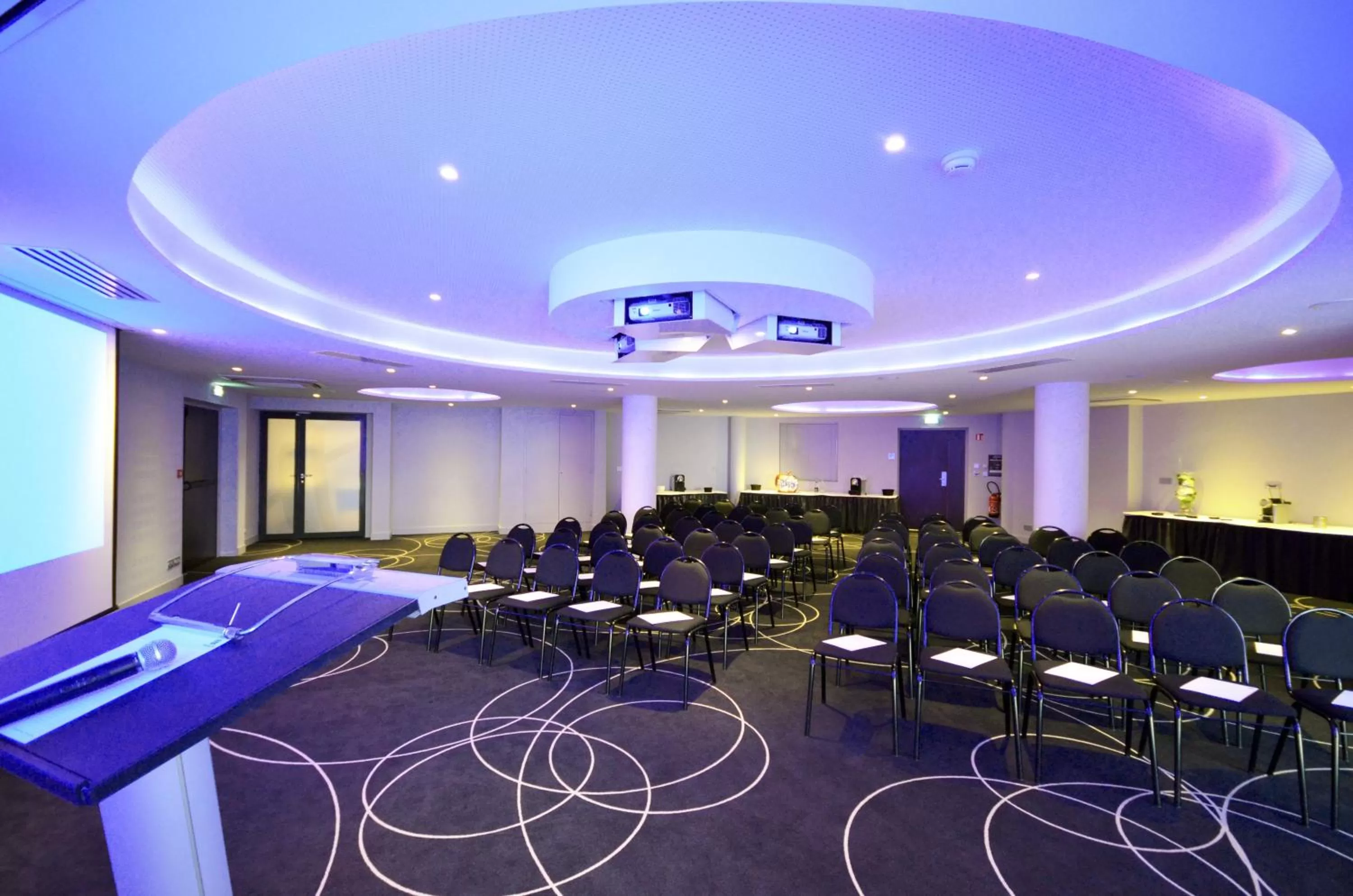 Meeting/conference room in Holiday Inn Dijon Toison D'or by IHG