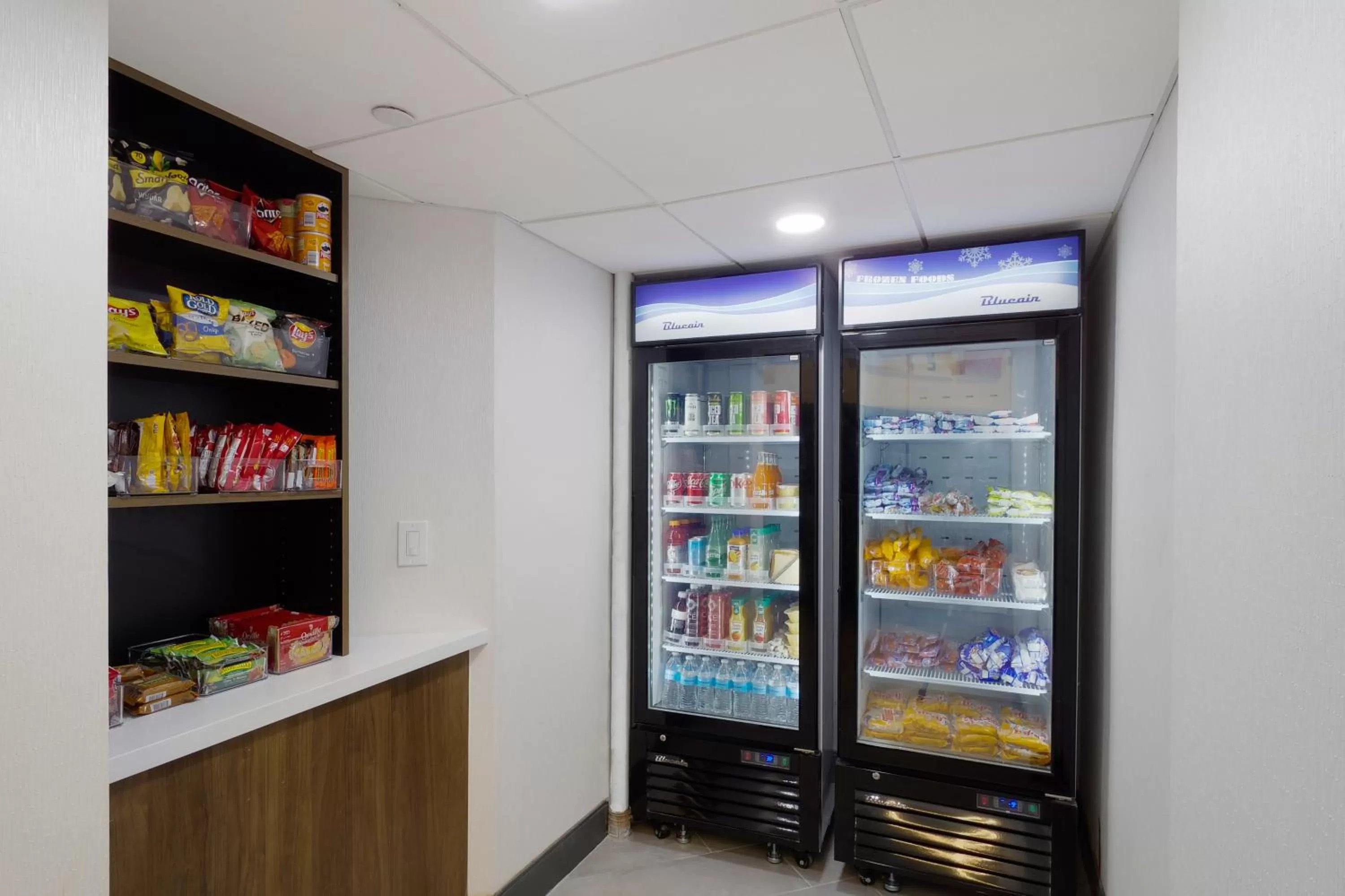 On-site shops in Holiday Inn Express & Suites Phoenix - Tempe by IHG