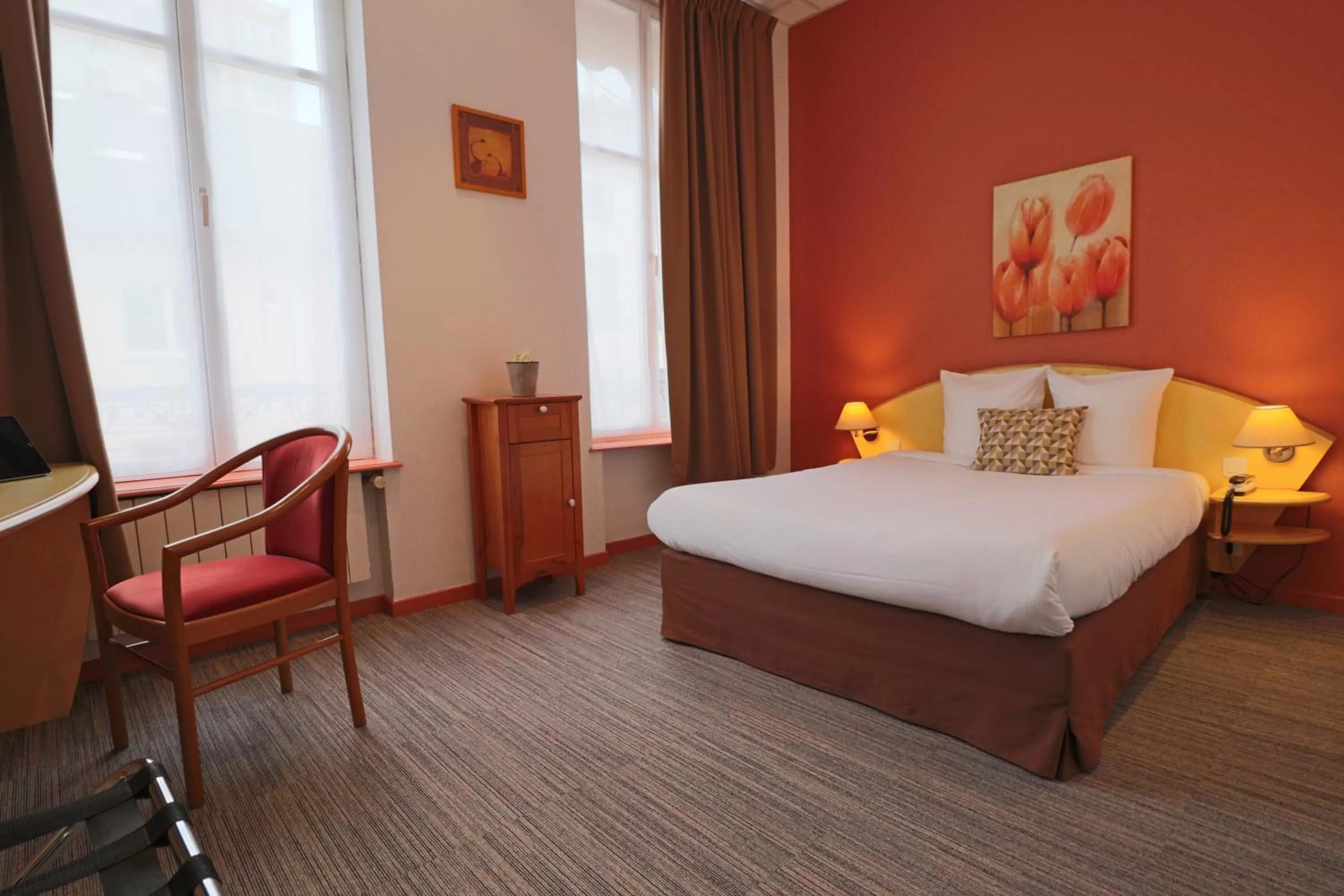 Bedroom, Bed in Logis-Hôtel des Oliviers