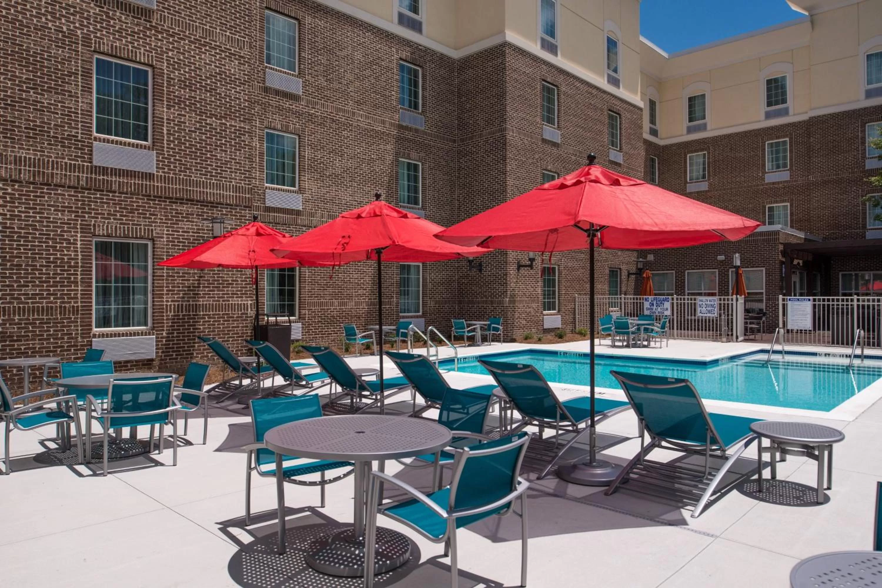 Swimming pool in TownePlace Suites by Marriott Charleston-West Ashley