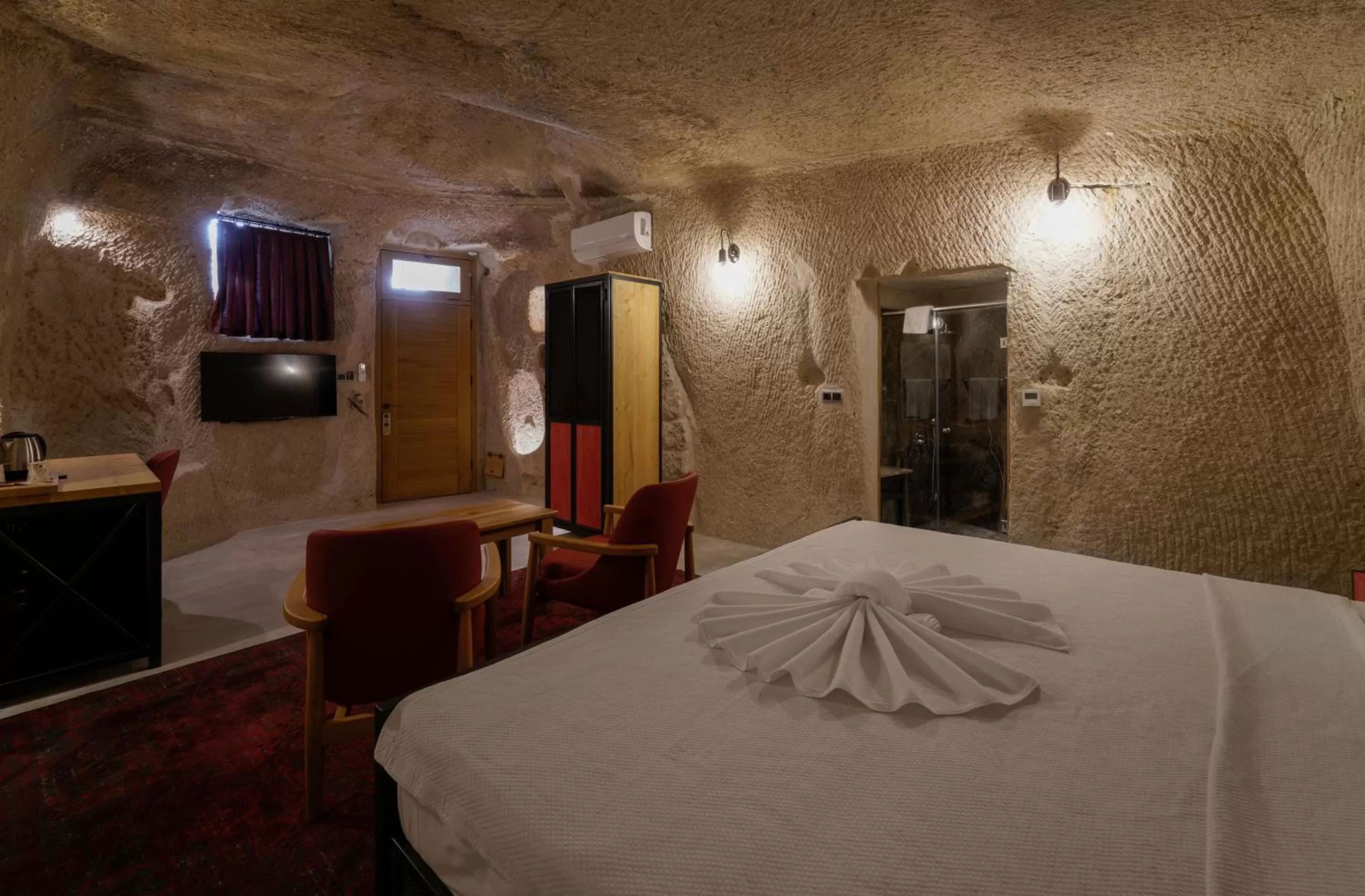 Bed in The Niche Cave Hotel