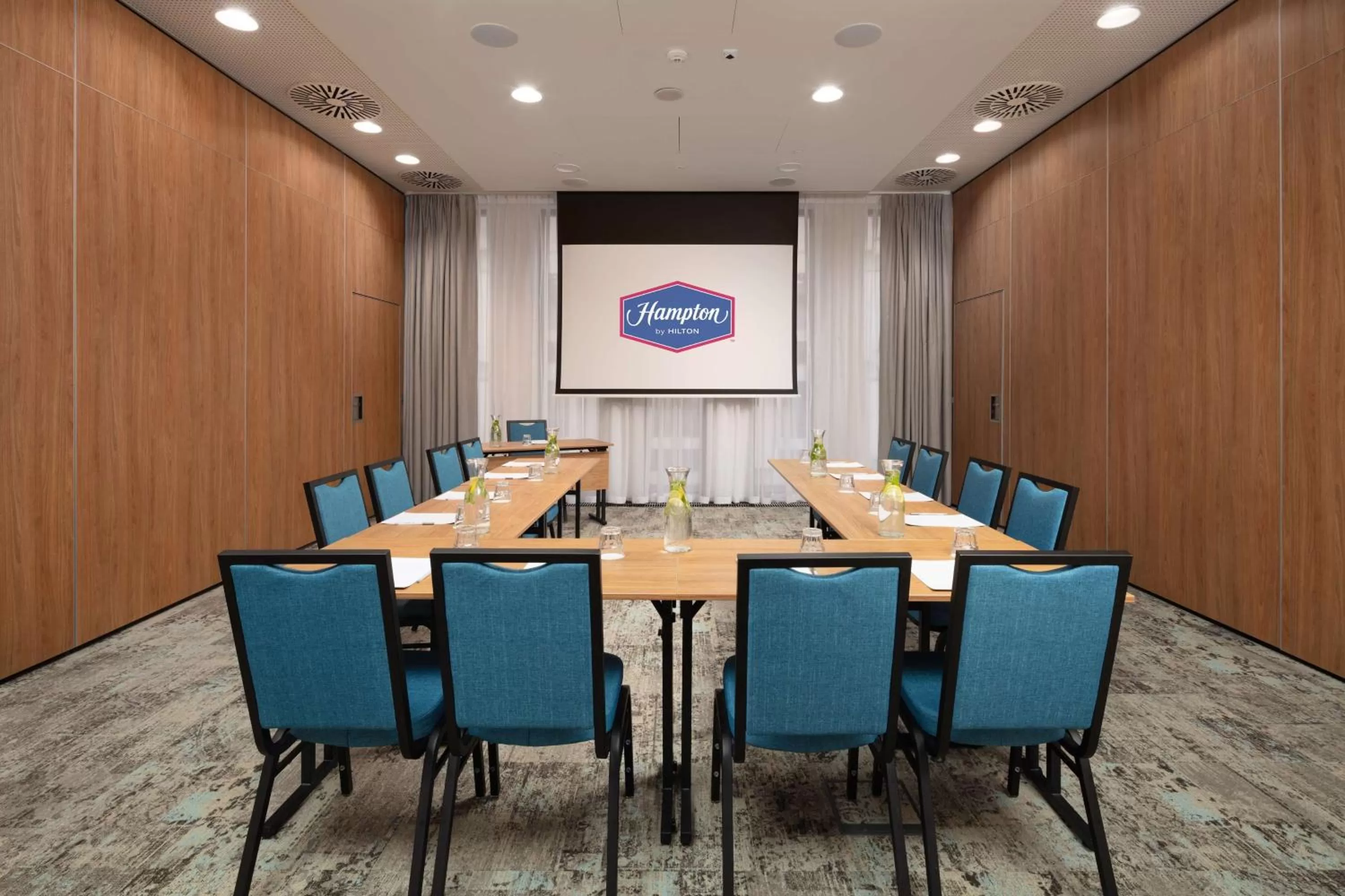 Meeting/conference room in Hampton by Hilton Łódź City Center