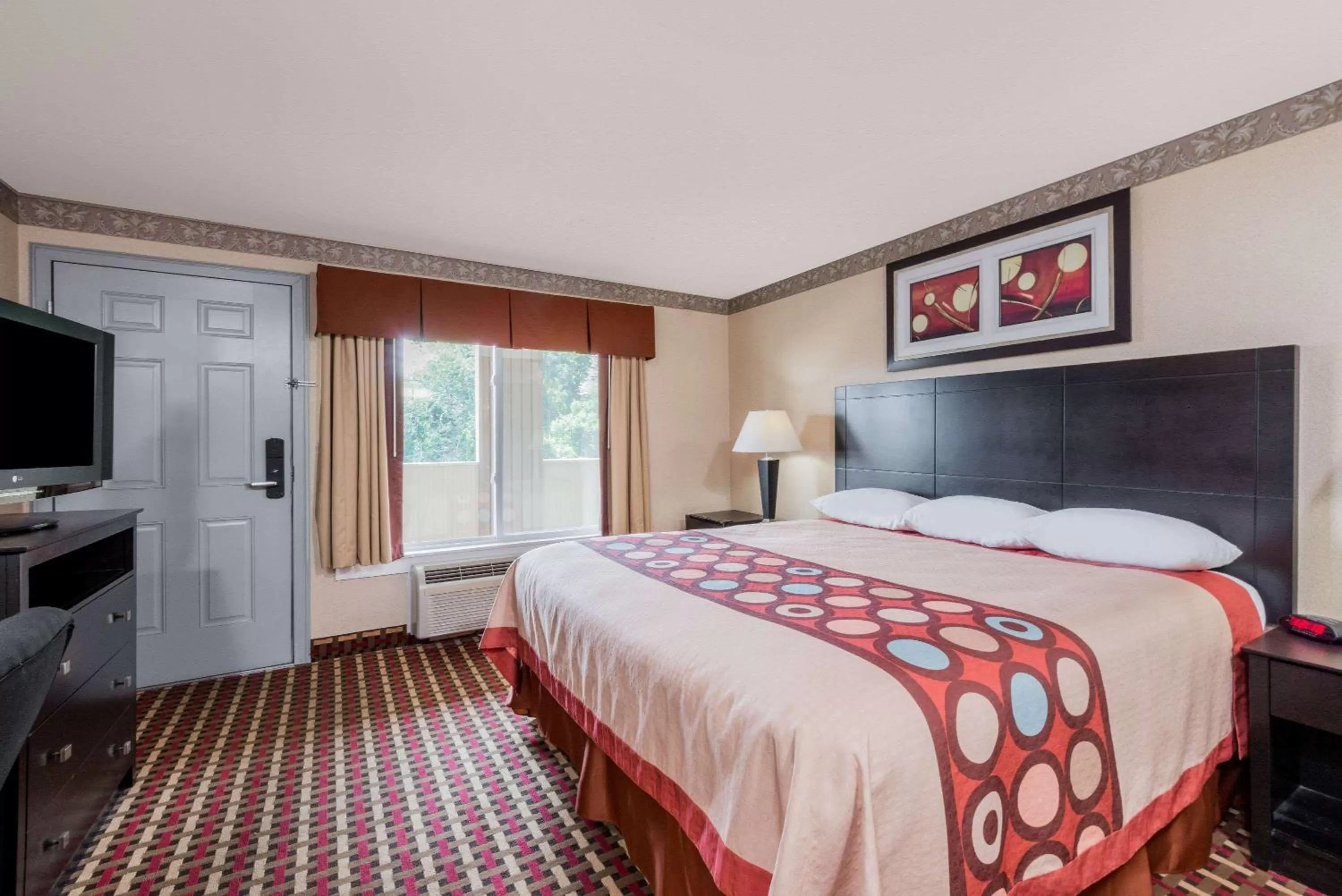 Photo of the whole room, Bed in Super 8 by Wyndham Old Saybrook