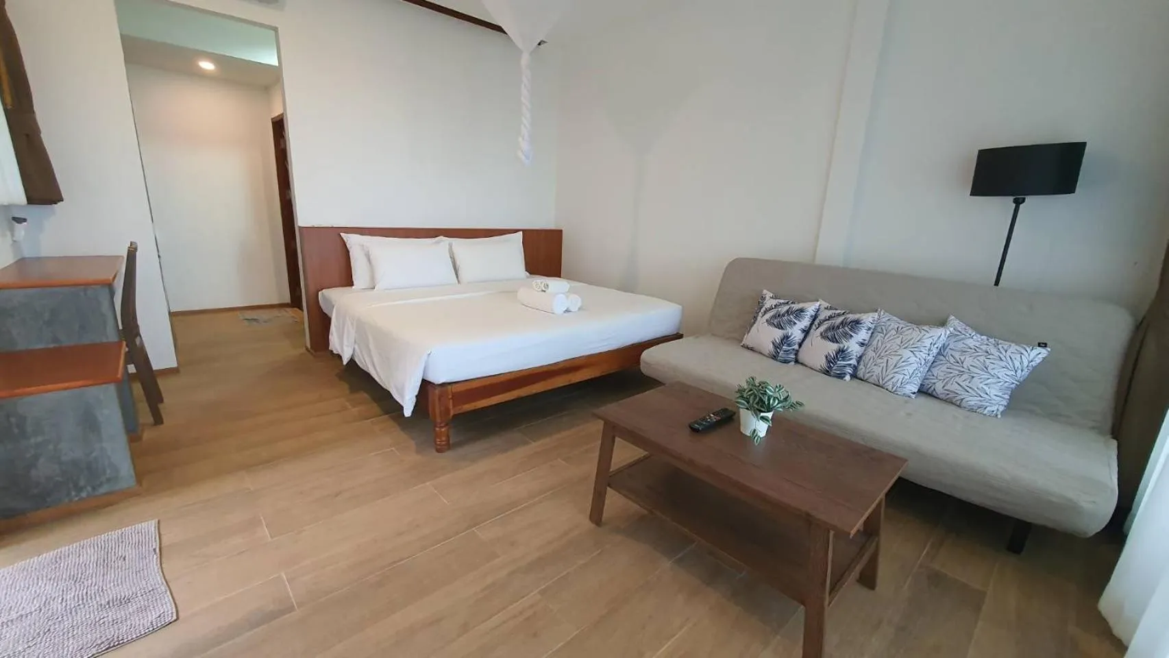 Bedroom, Bed in Twin Bay Resort Koh Lanta