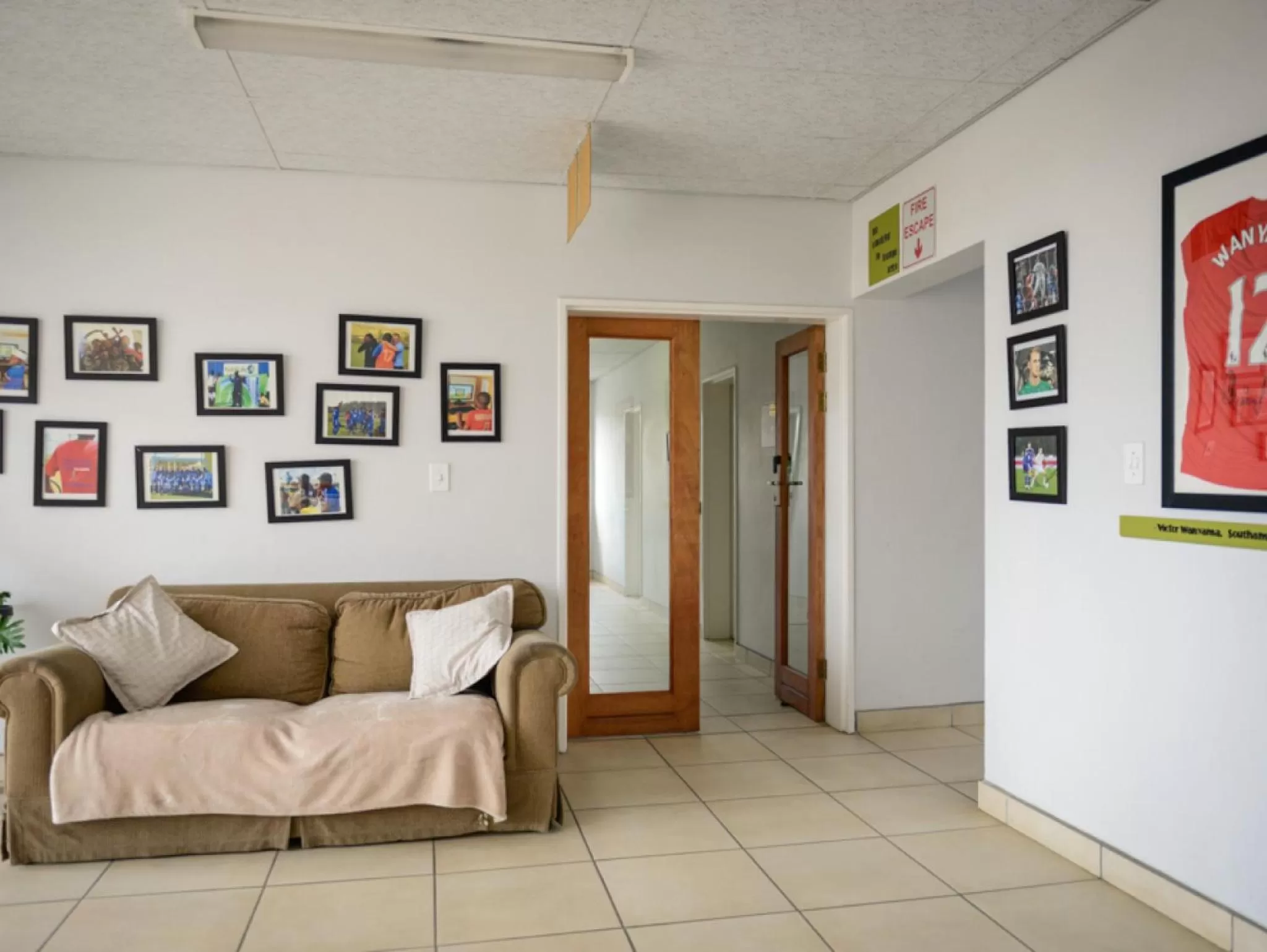 Communal lounge/ TV room in Hokahanya Inn & Conference Centre