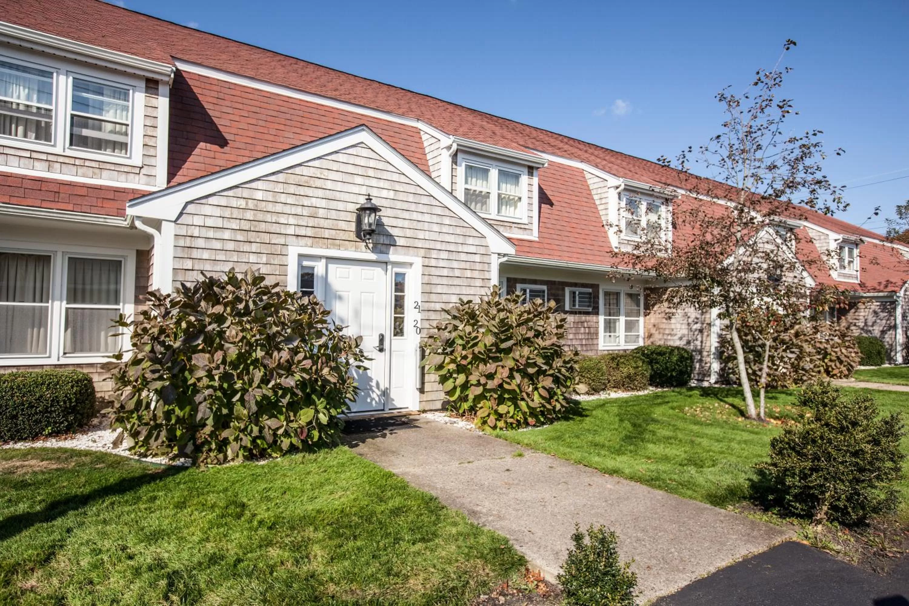 Facade/entrance in Cape Winds Resort