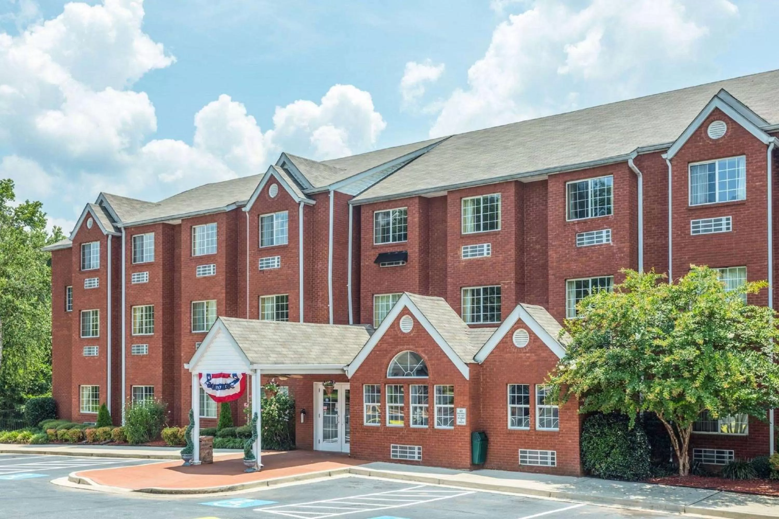 Property building in Microtel Inn & Suites by Wyndham Stockbridge/Atlanta I-75