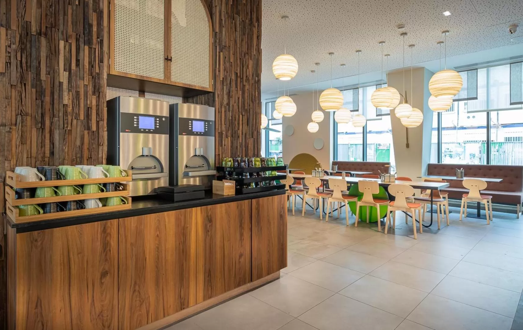 Restaurant/places to eat in ibis Styles Paris Meteor Avenue d'Italie