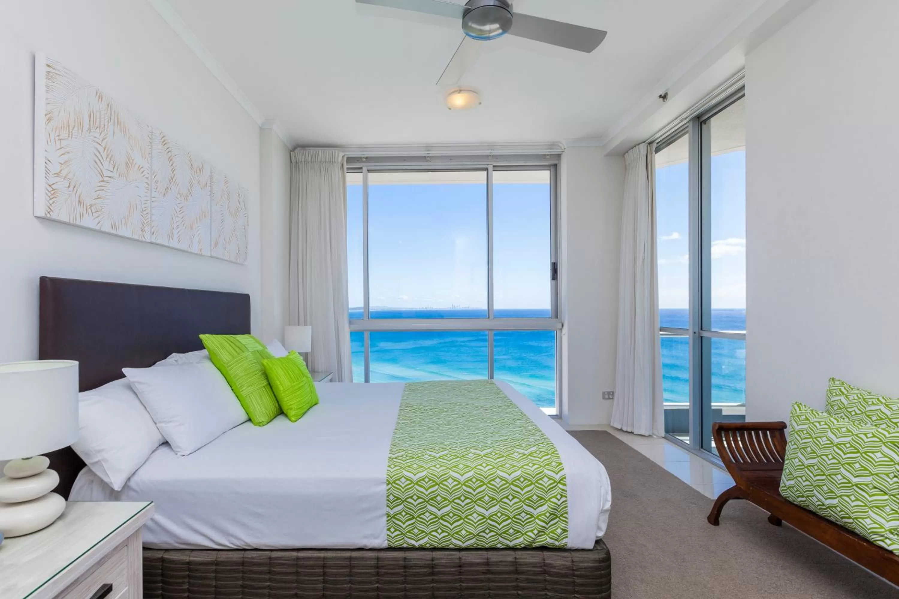 Photo of the whole room, Bed in ULTIQA Points North