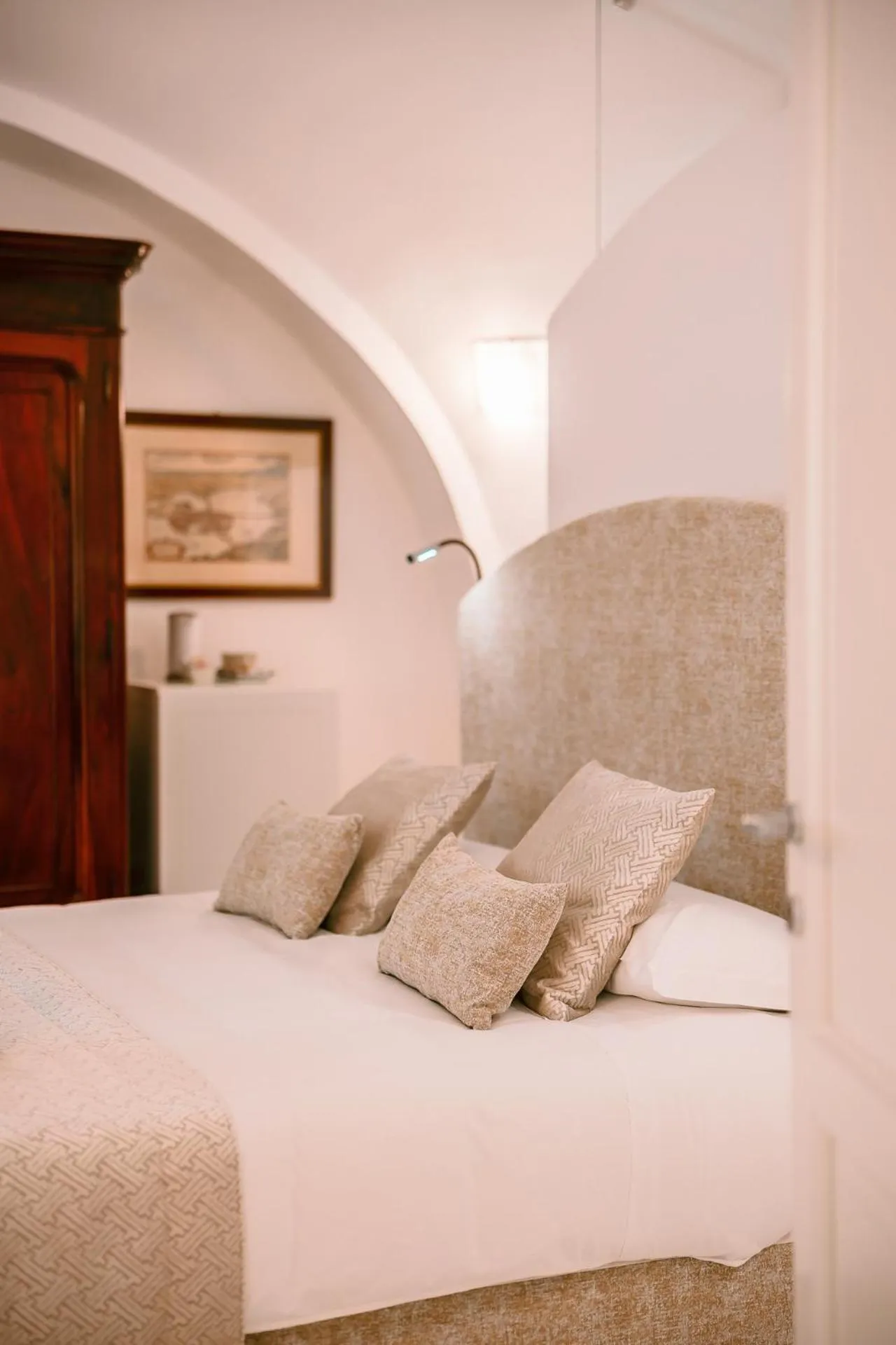 Bed in Antica Rheginna Luxury Room