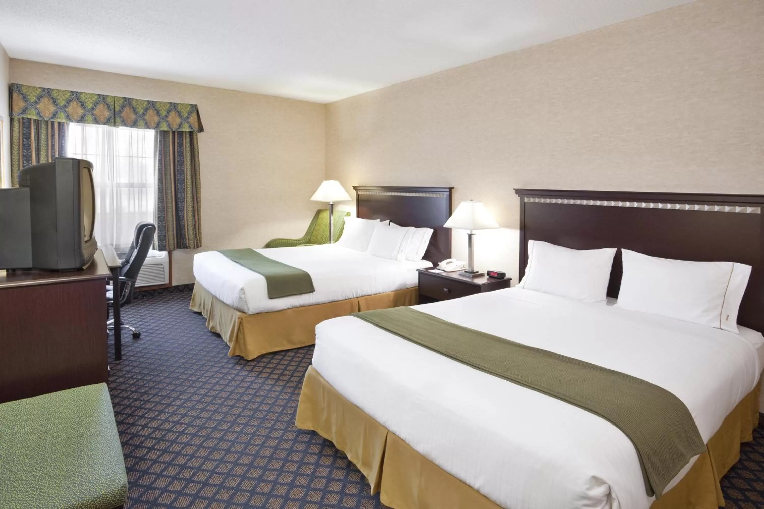 Double Room with Two Double Beds - Hearing Accessible/Non-Smoking  in Holiday Inn Express Hotel & Suites Delaware-Columbus Area, an IHG Hotel