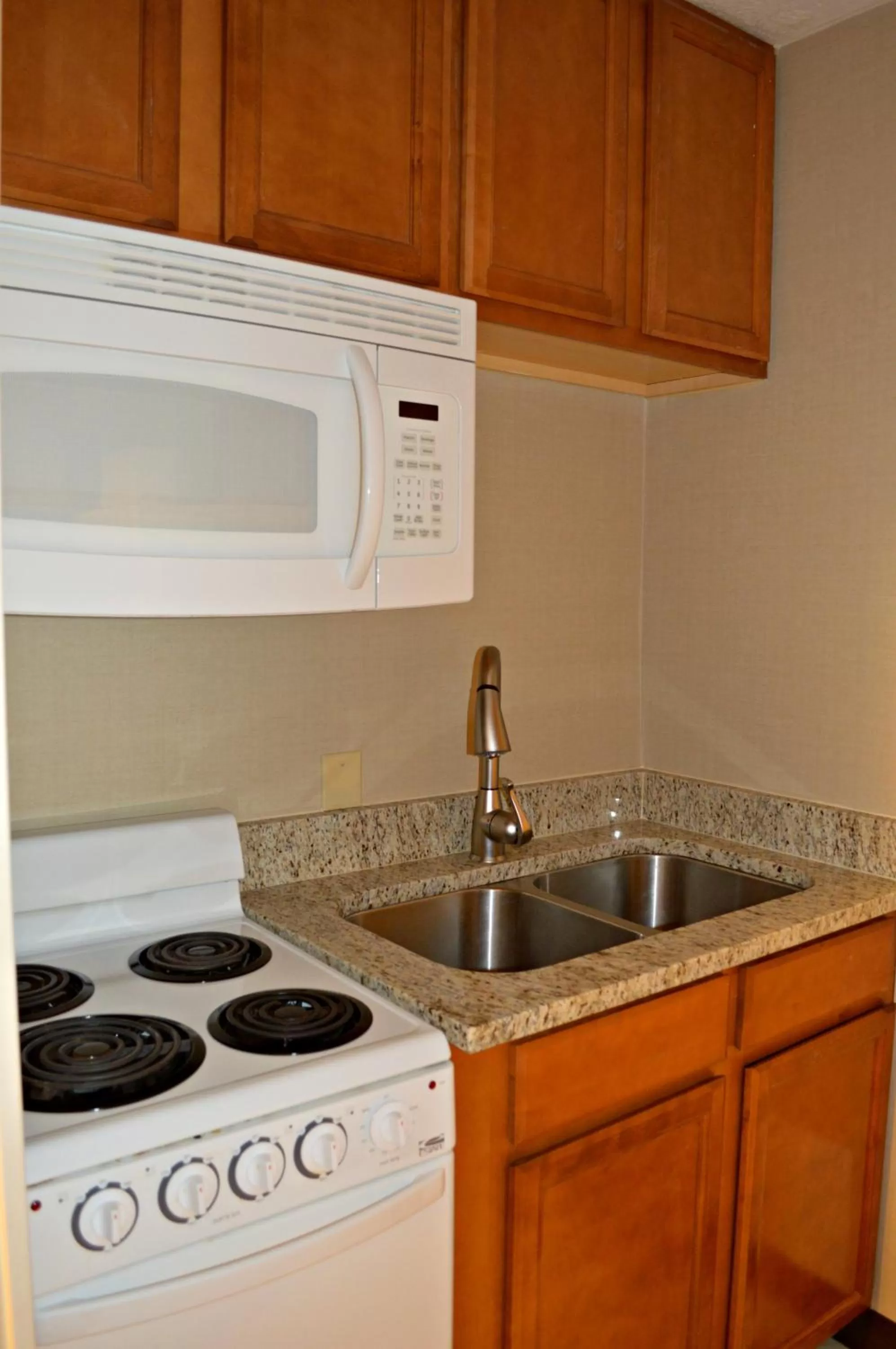 Kitchen or kitchenette in Wyndham Garden Hotel Cross Lanes Charleston