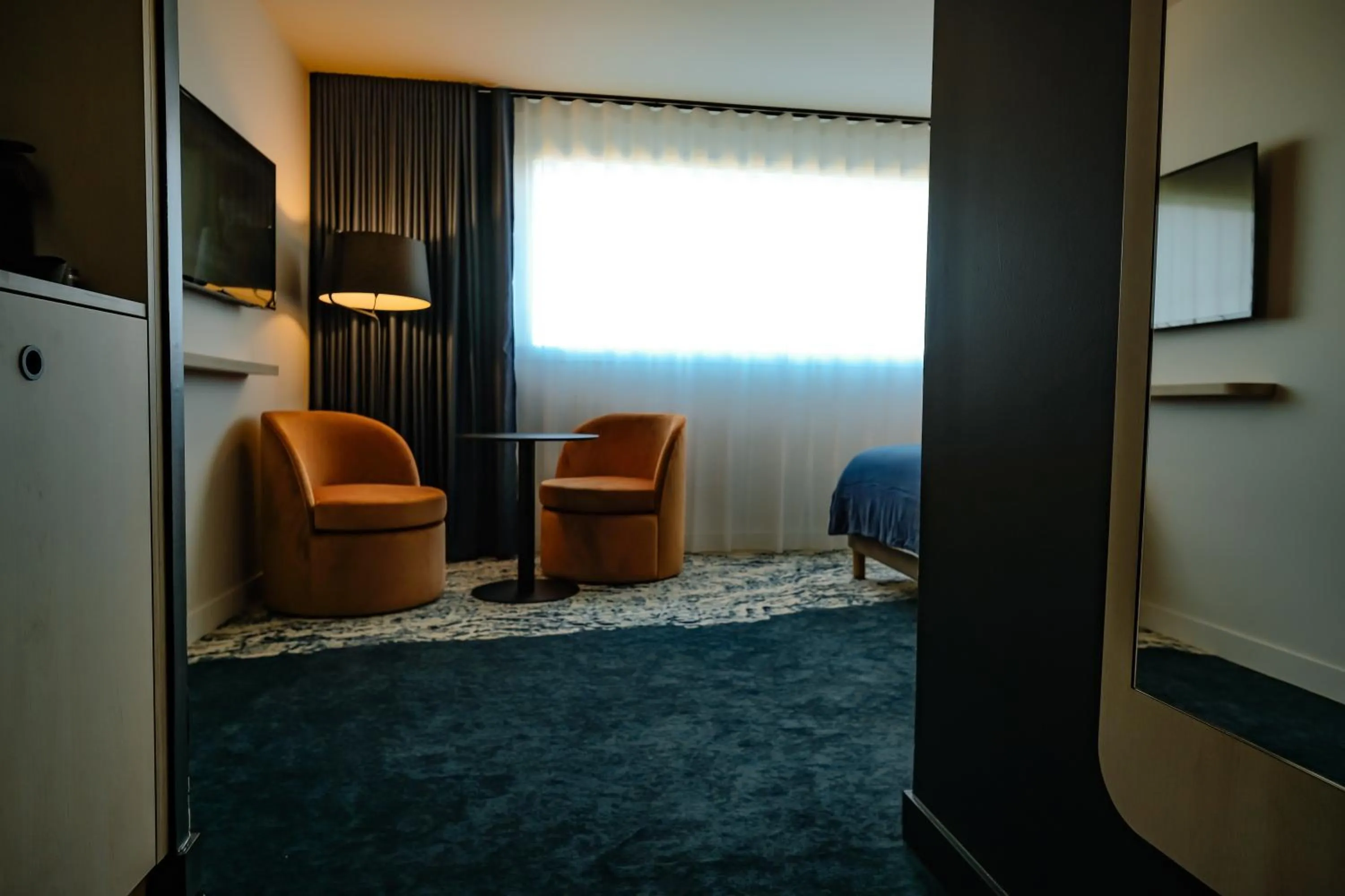 Photo of the whole room in Live Hotels Bordeaux Lac