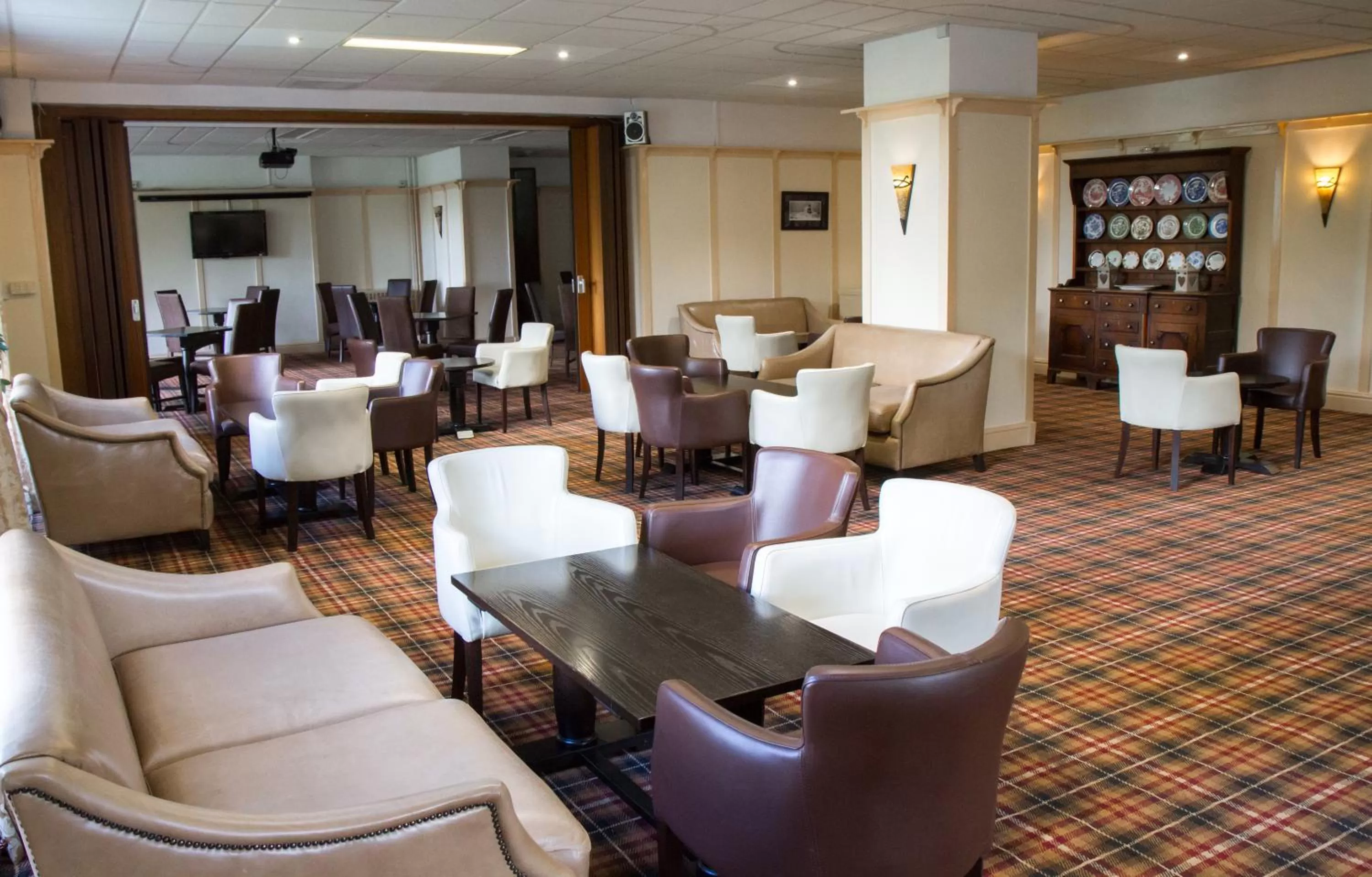 Lounge or bar in Royal Victoria Hotel Snowdonia