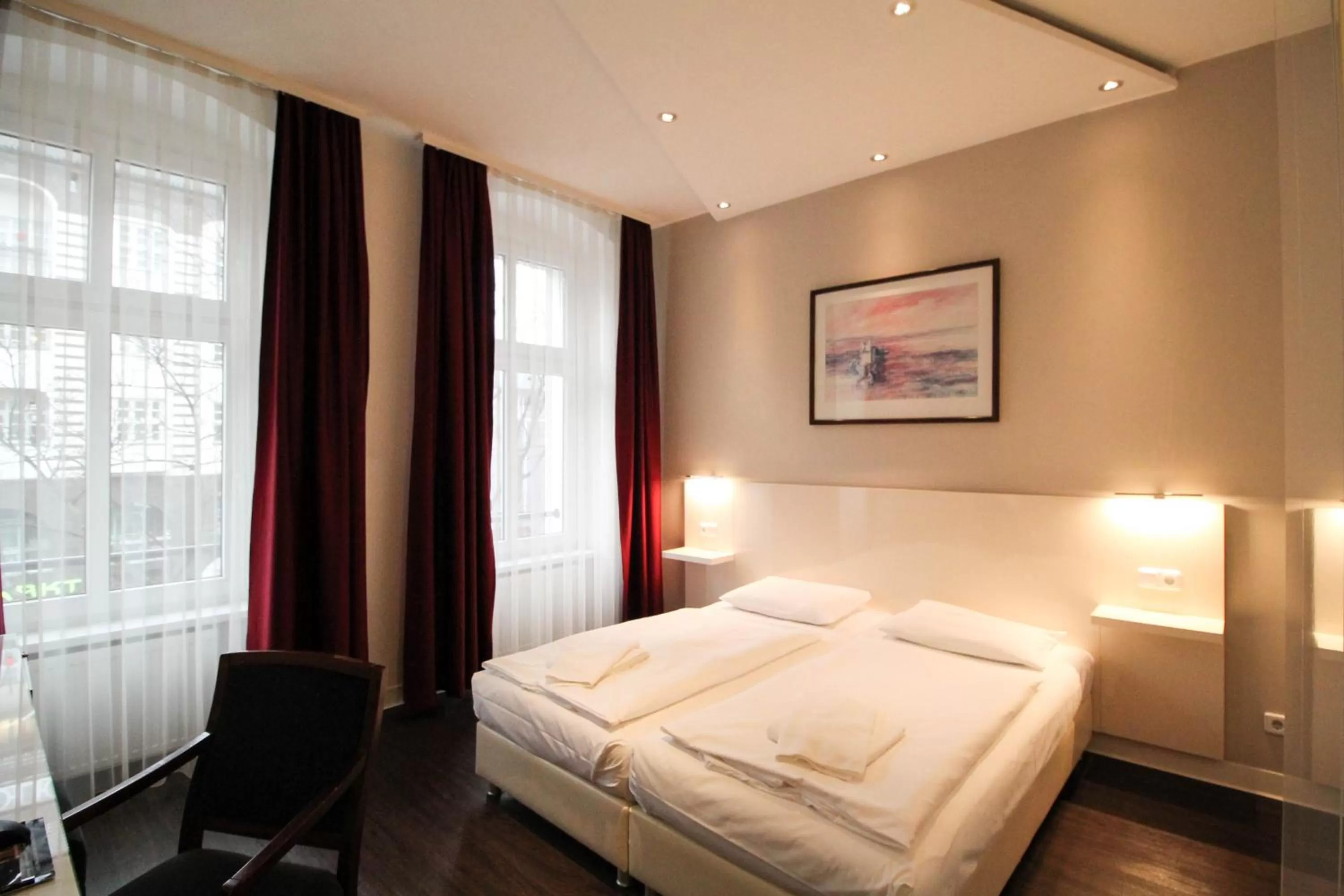 Photo of the whole room, Bed in Hotel Prens Berlin