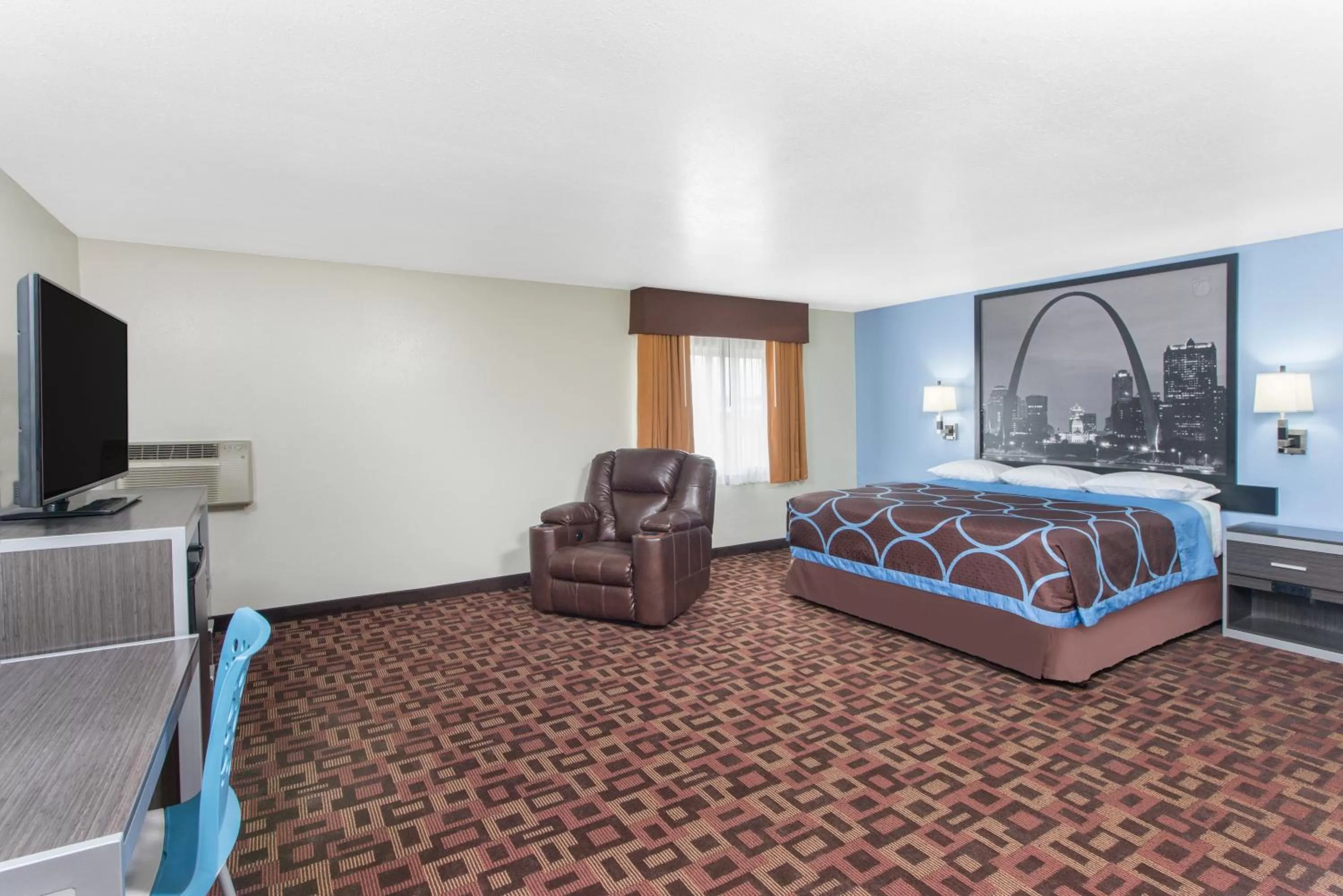 Bed in Super 8 by Wyndham Moberly MO