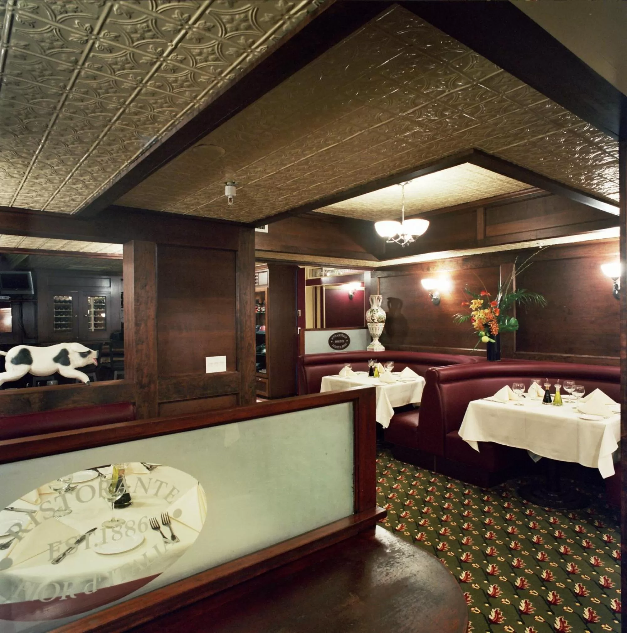 Restaurant/places to eat in San Remo Hotel