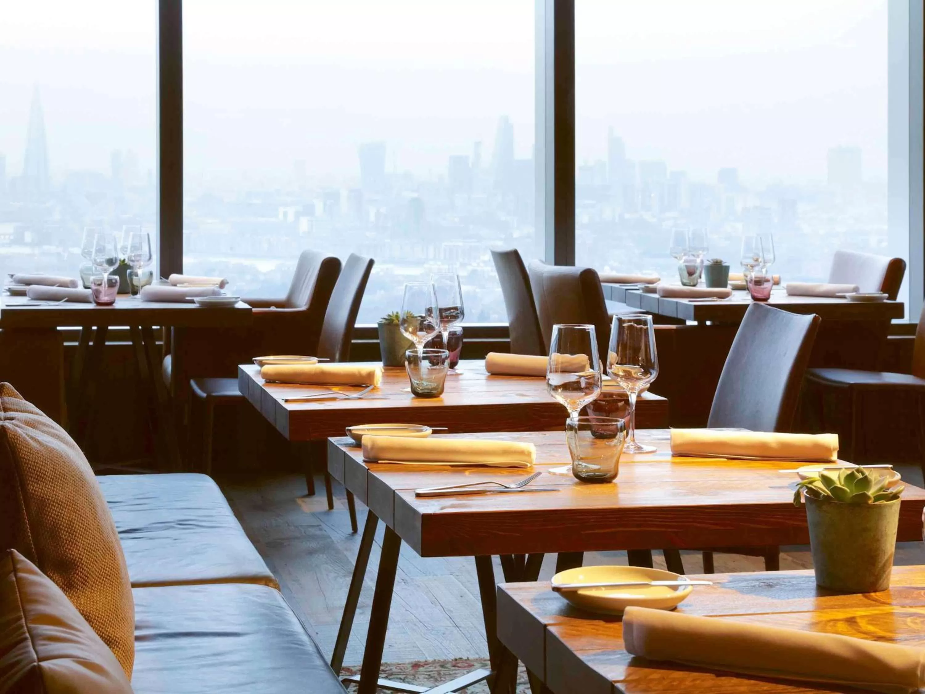 Restaurant/places to eat in Novotel London Canary Wharf