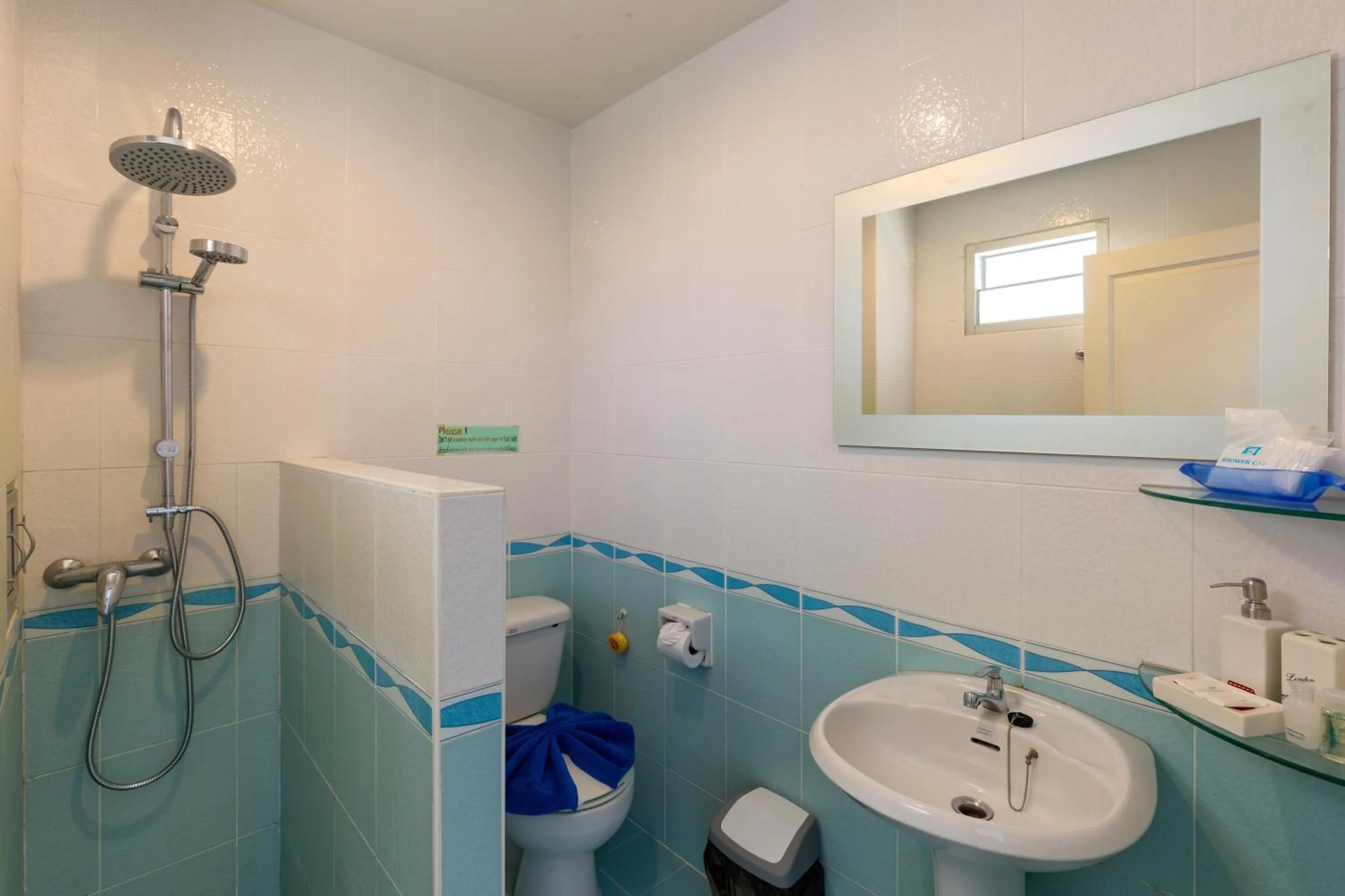 Shower in Baan Chaylay Resort Karon