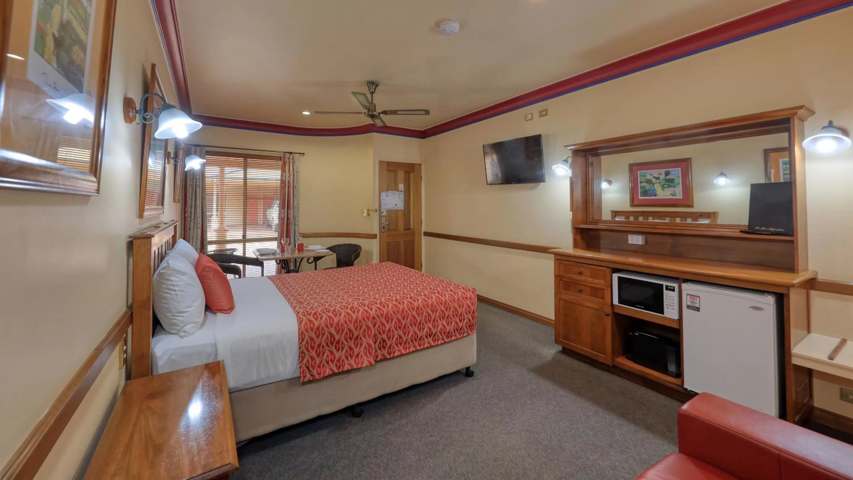 minibar, Bed in Dalby Homestead Motel