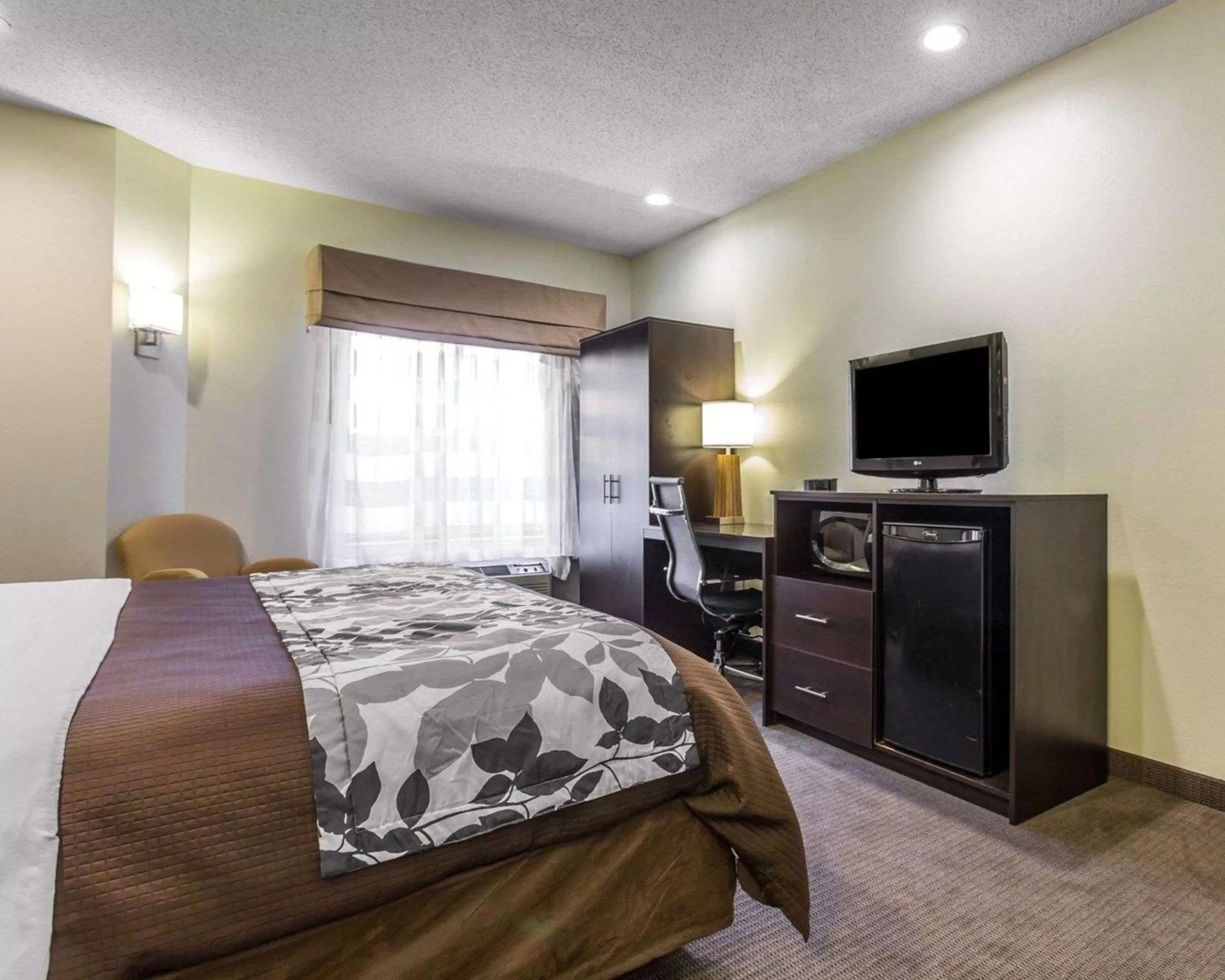 Photo of the whole room, Bed in Sleep Inn Columbia