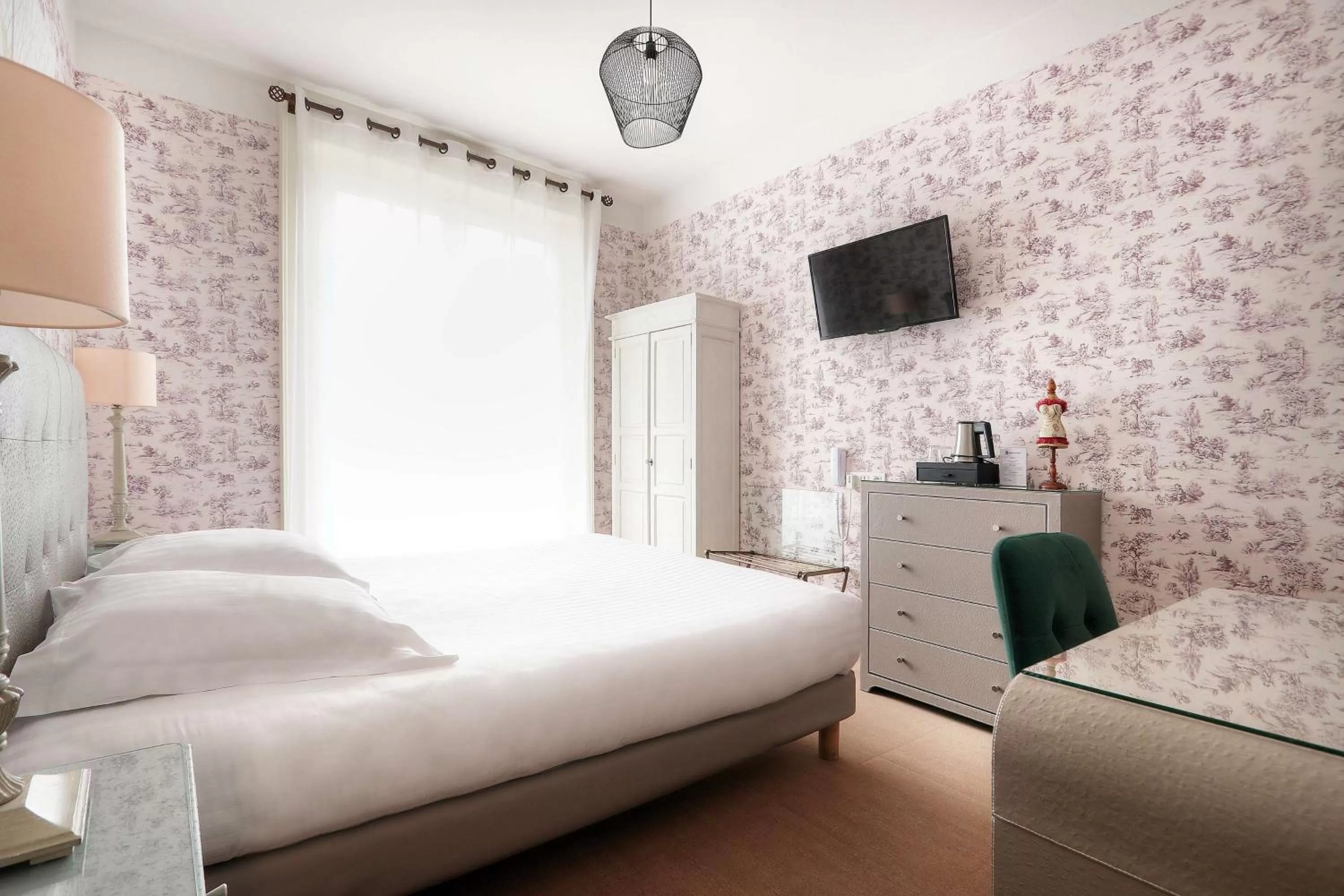 Bedroom, Bed in Best Western Hôtel Brittany La Baule Centre & Plages