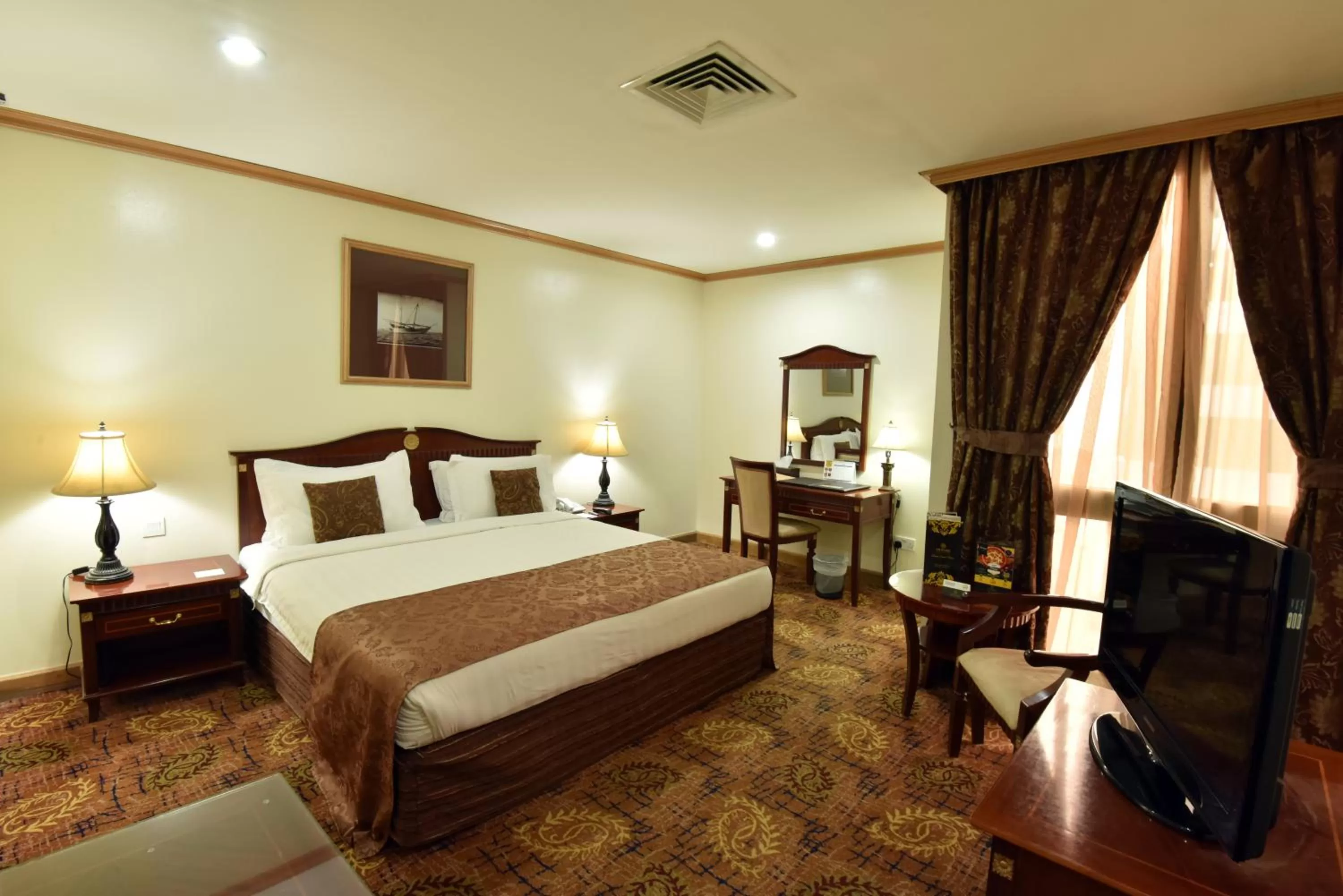 Bedroom, Bed in Inn & Go Kuwait Plaza