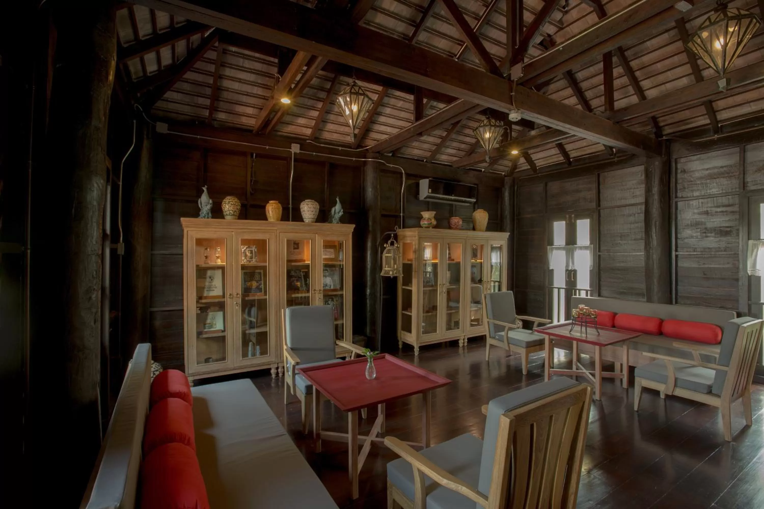 Communal lounge/ TV room in Na Nirand Romantic Boutique Resort