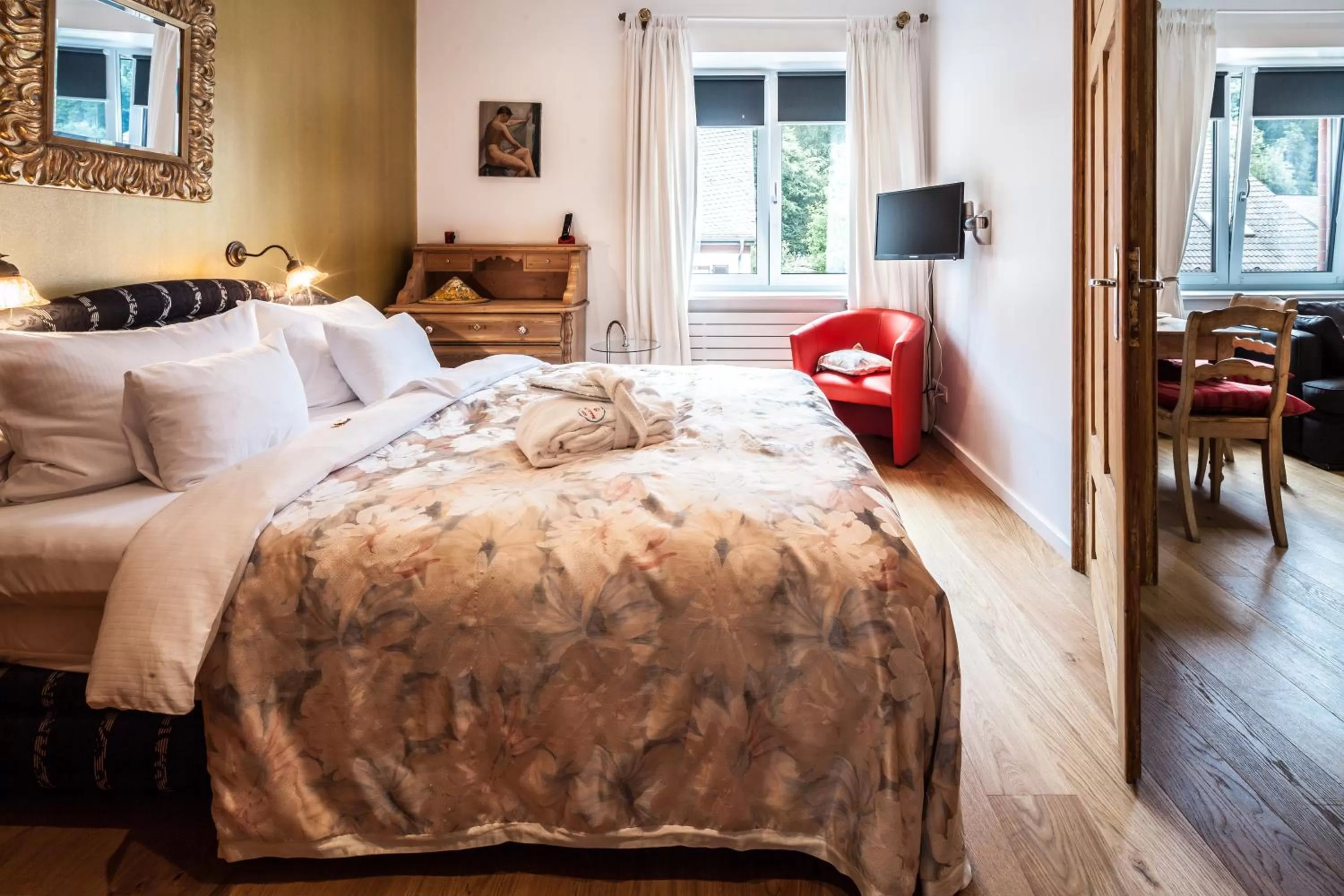 Photo of the whole room, Bed in GL Suites