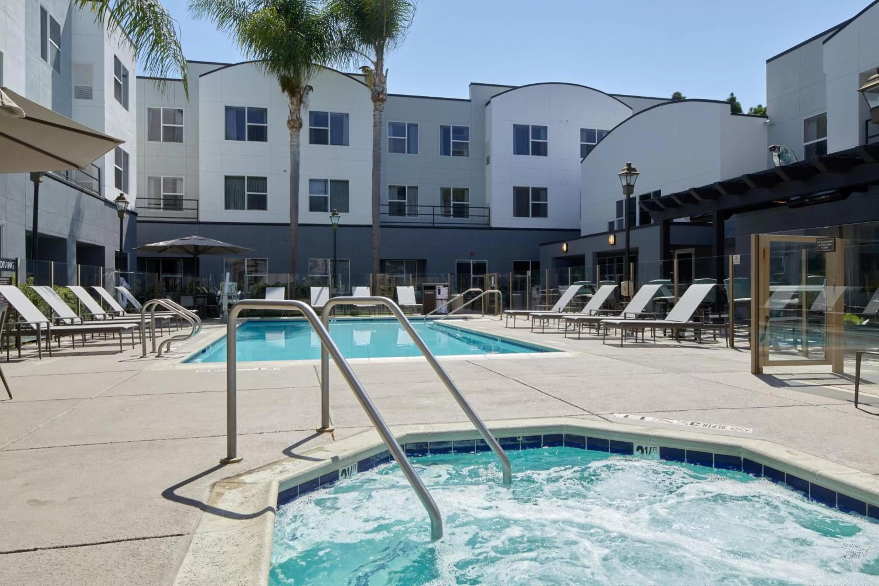 Swimming pool in Residence Inn San Diego Carlsbad