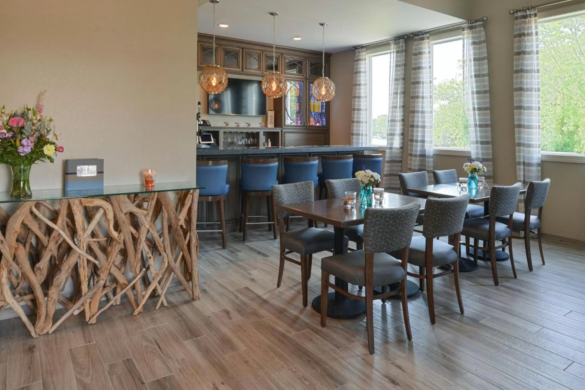 Lounge or bar in Anchored Inn at Hidden Harbor