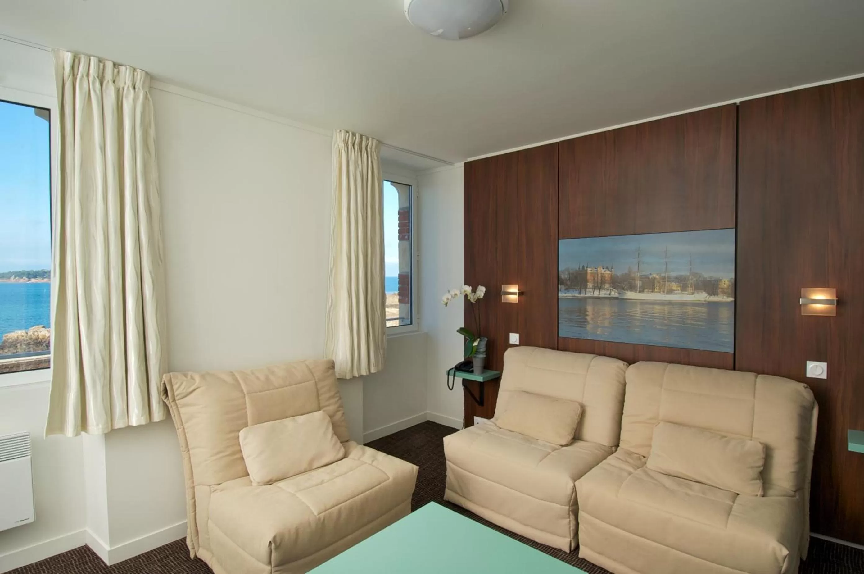 Seating area in Best Western Plus Les Terrasses de Bréhat