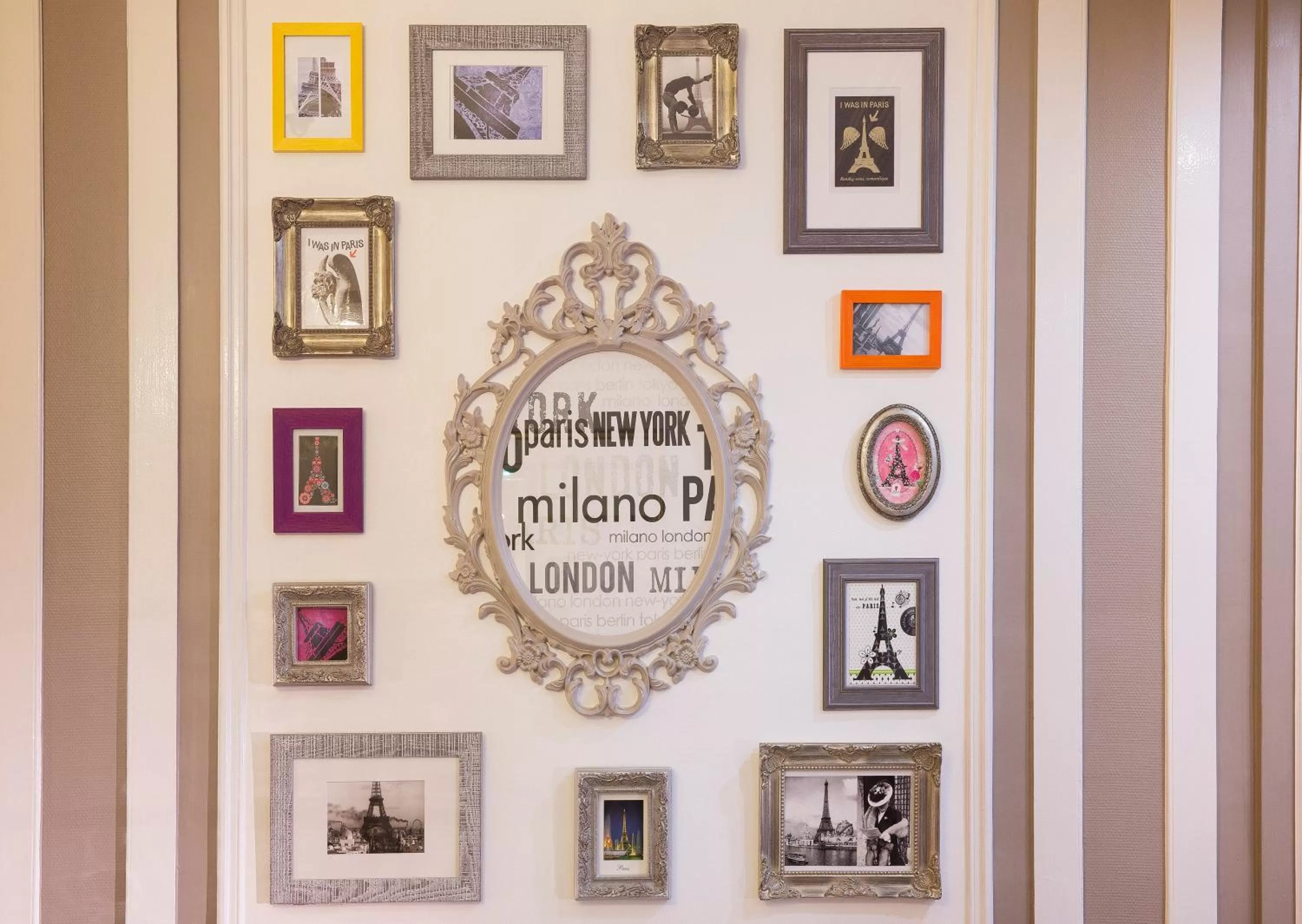 Decorative detail in Hotel De La Cite Rougemont