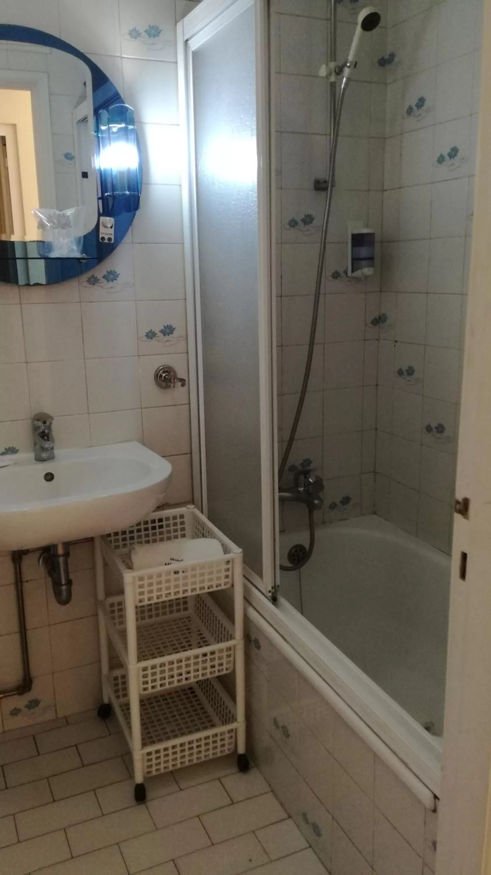 Bathroom in Hotel Mira D'Aire