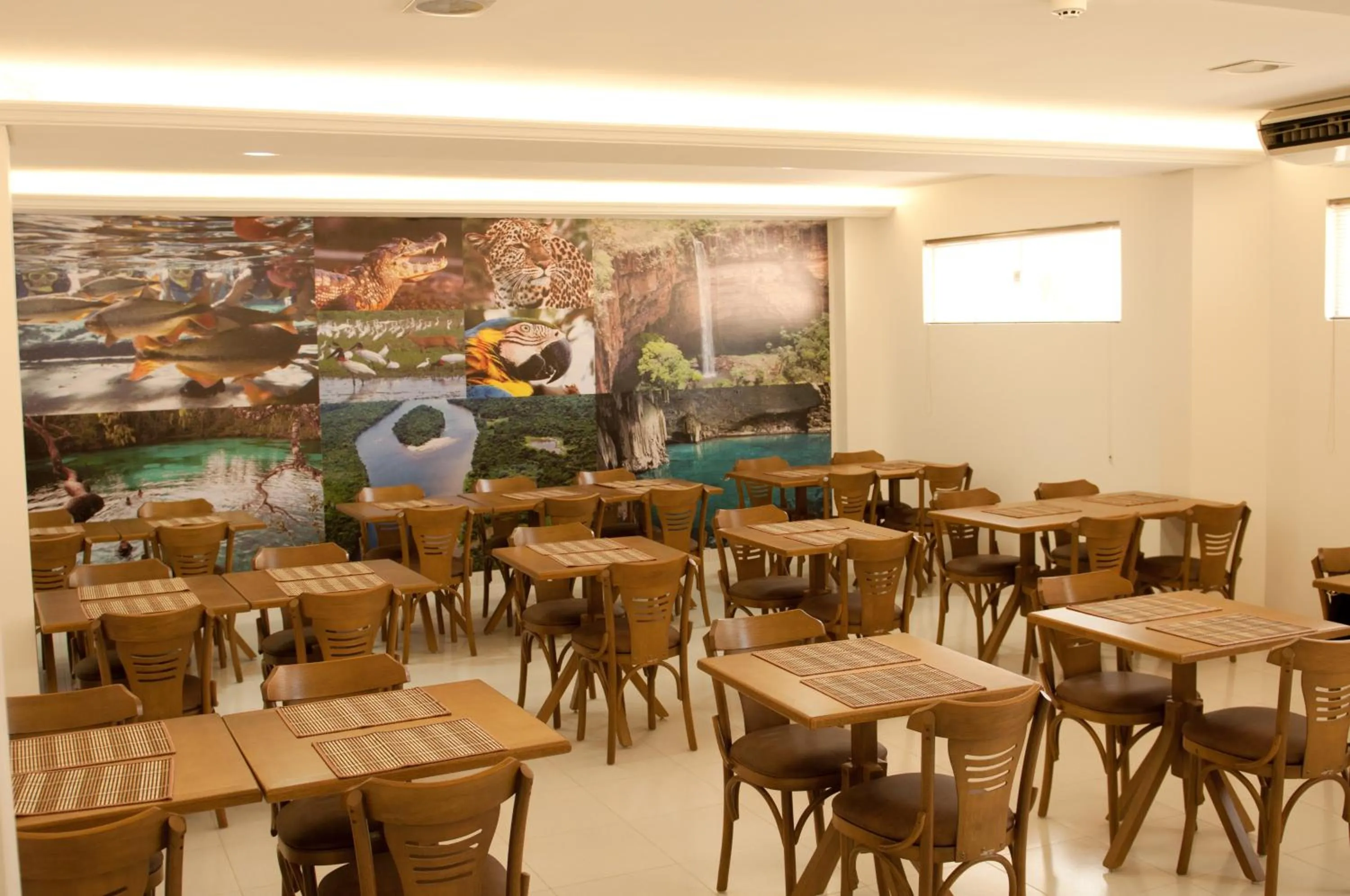 Restaurant/places to eat in Hotel Roari