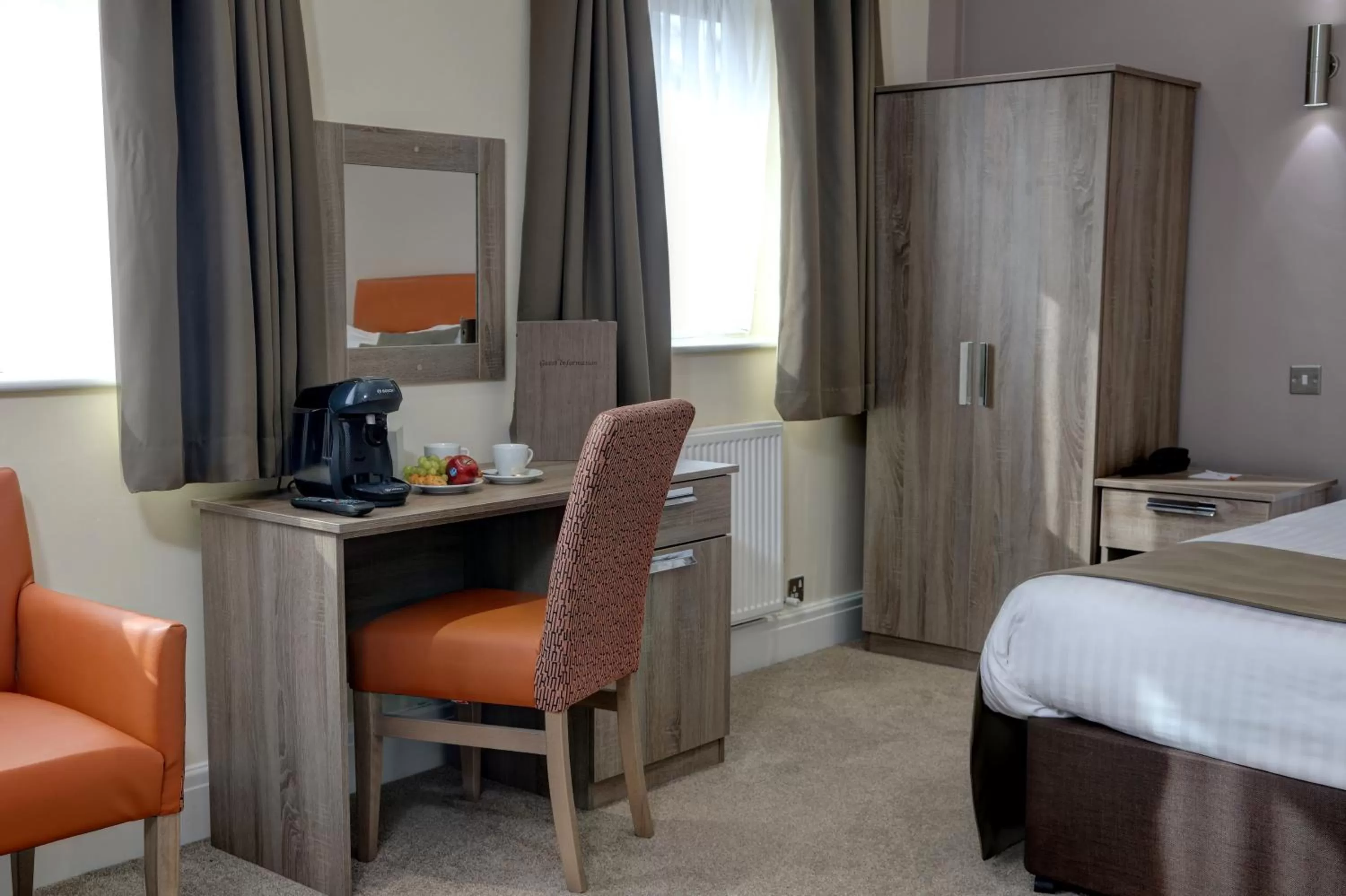 Coffee/tea facilities, Bed in Best Western Bolholt Country Park Hotel