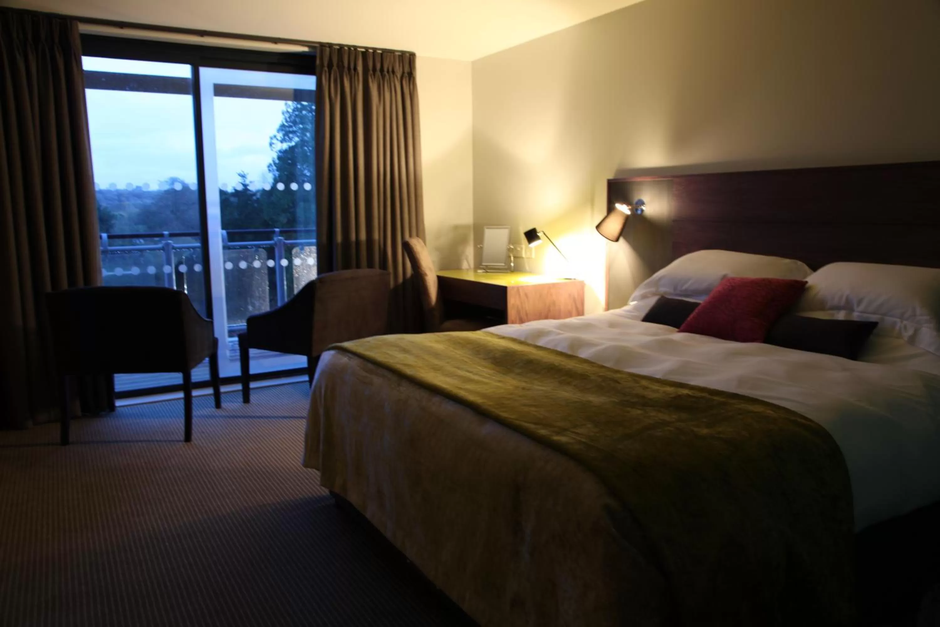 Photo of the whole room, Bed in The Cornwall Hotel Spa & Lodges