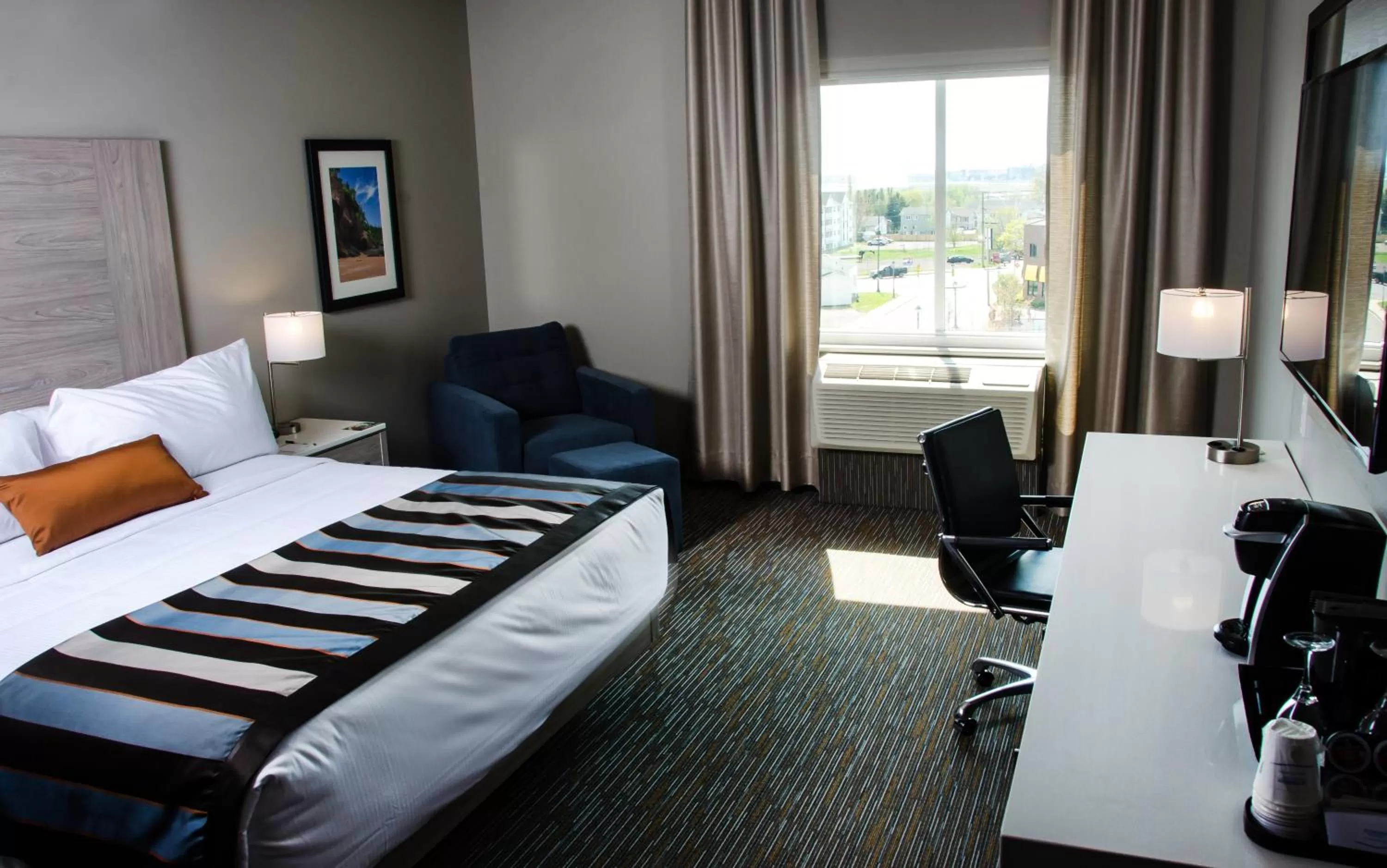 Bedroom, Bed in Wingate by Wyndham Dieppe Moncton