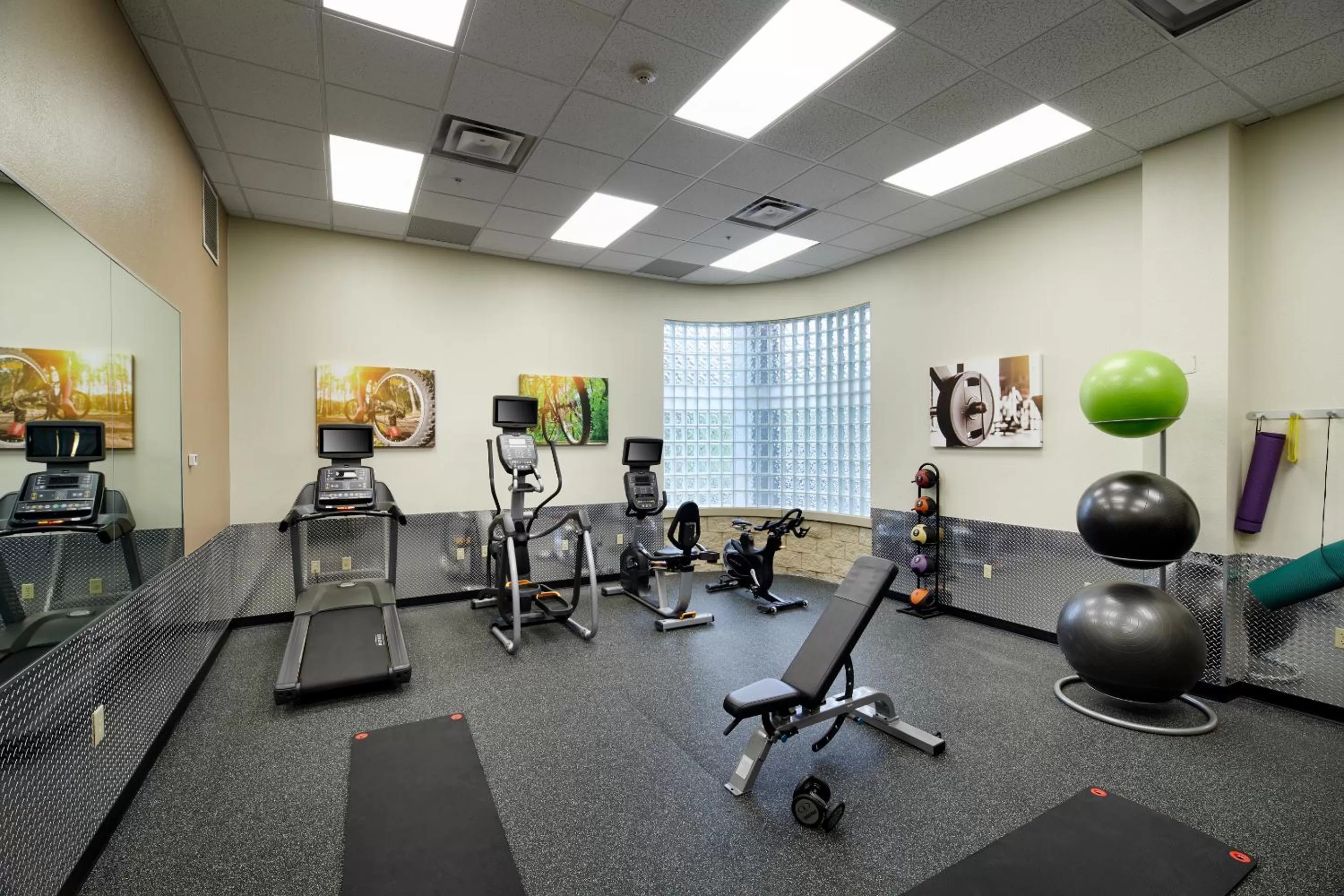 Fitness centre/facilities in Wingate by Wyndham St. Clairsville/Wheeling