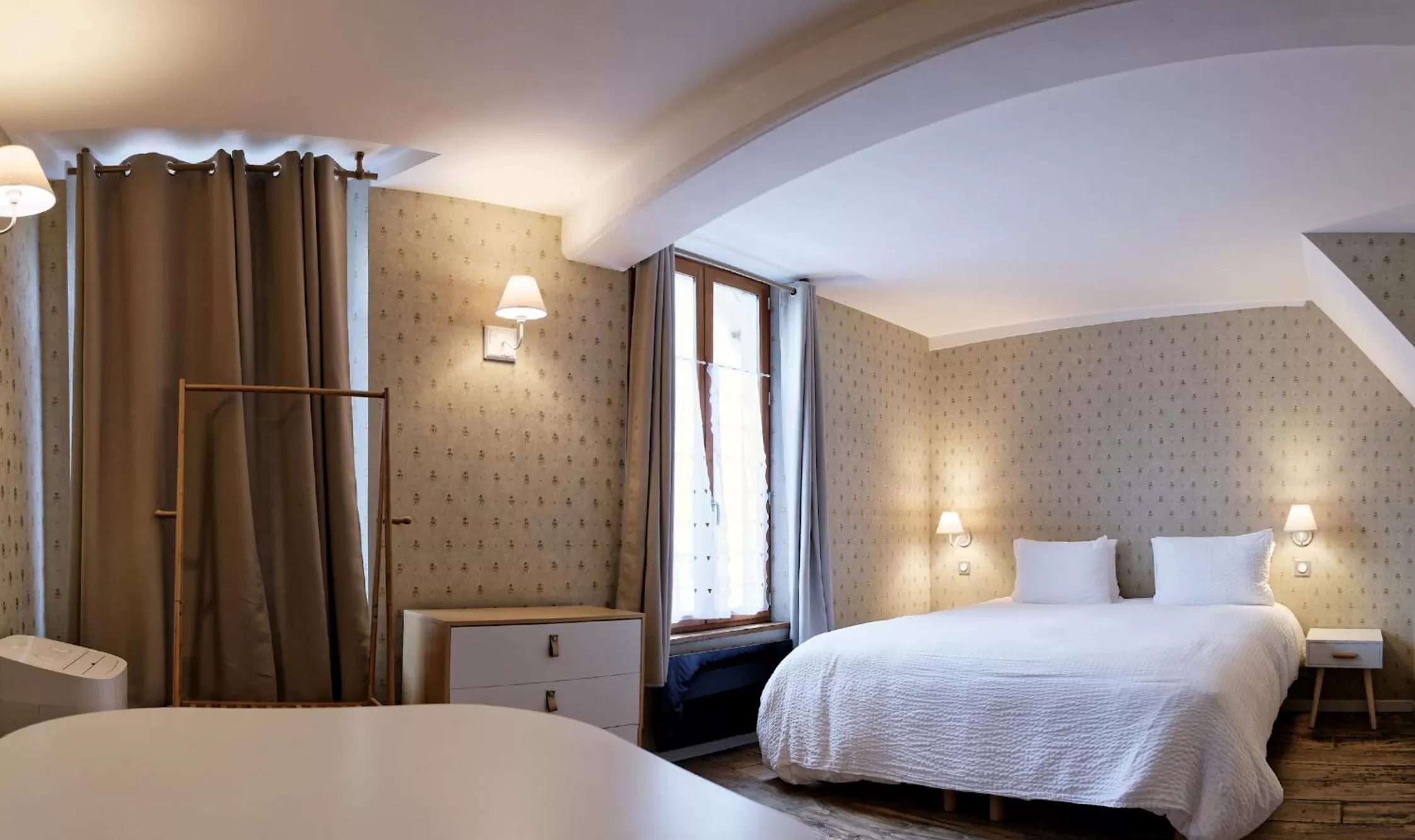 Photo of the whole room, Bed in Appart'Hôtel Sainte Trinité